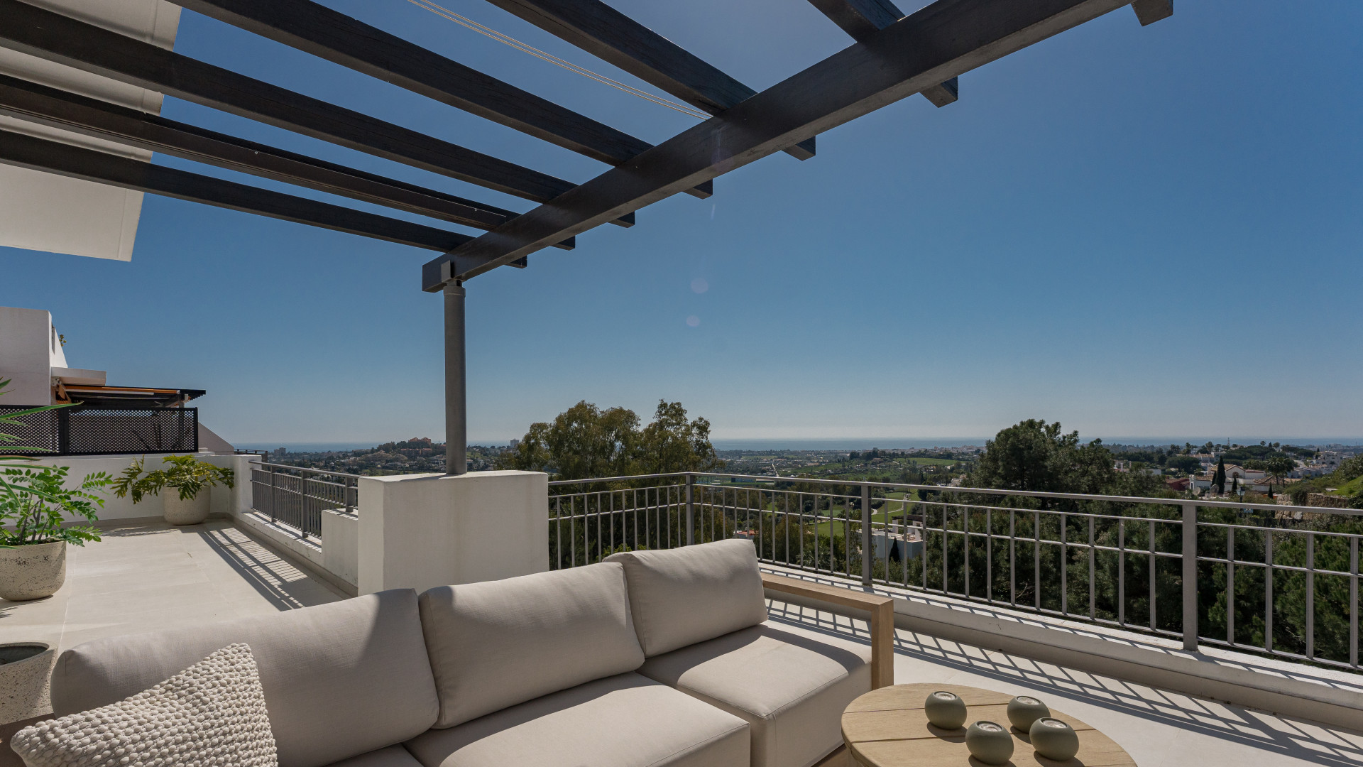 Stunning Duplex Penthouse with Private Pool and Panoramic Views in La Quinta, Benahavís · Photo 32