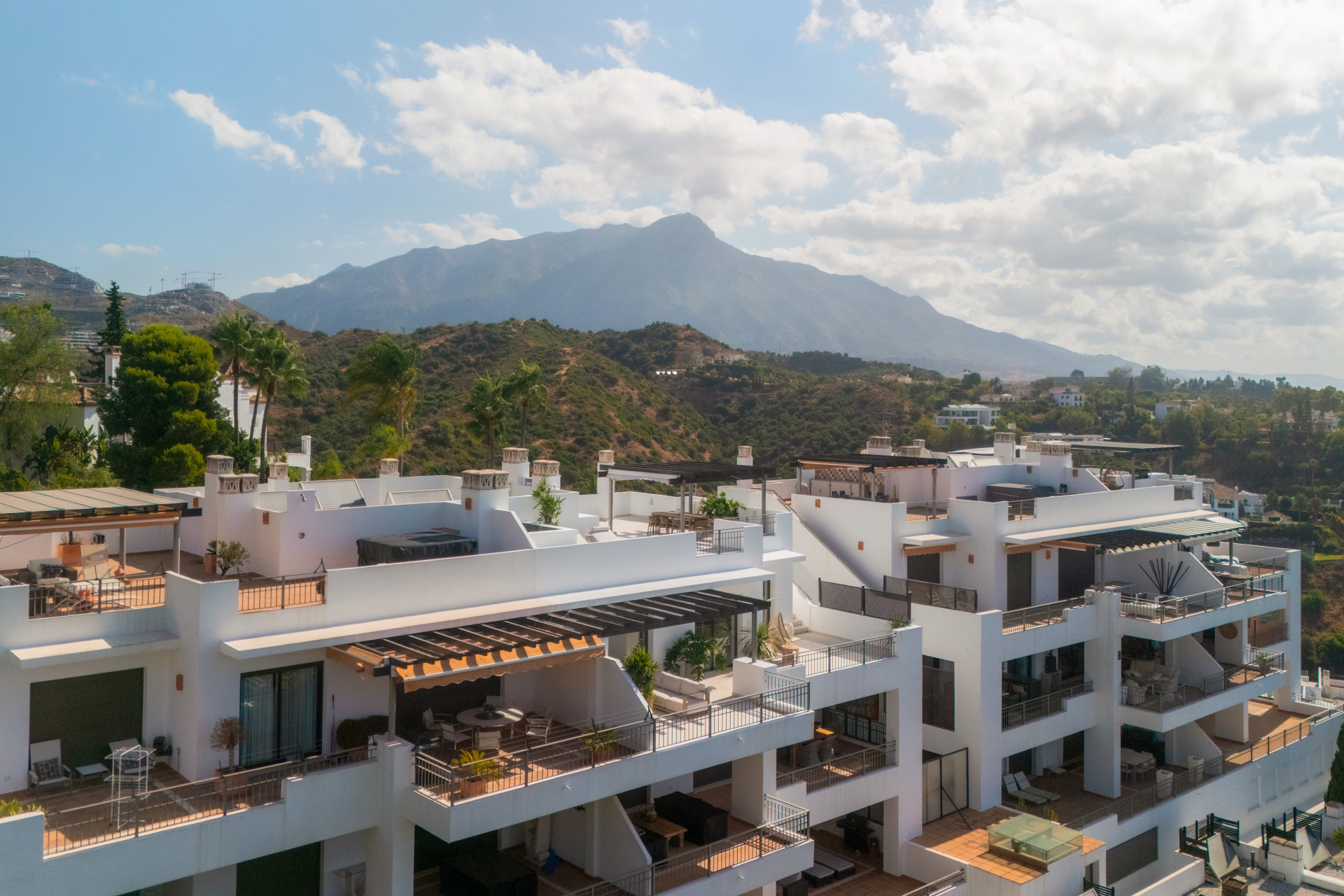 Stunning Duplex Penthouse with Private Pool and Panoramic Views in La Quinta, Benahavís · Photo 60