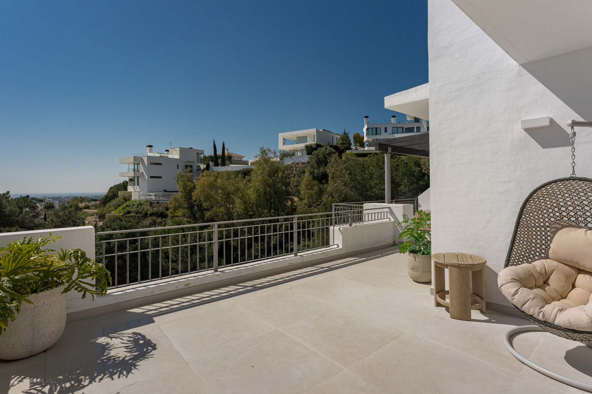Stunning Duplex Penthouse with Private Pool and Panoramic Views in La Quinta, Benahavís · Photo 39