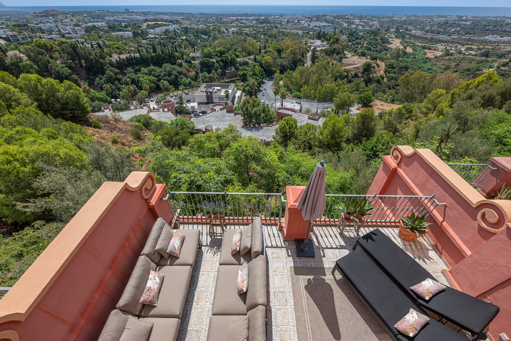 Exclusive Duplex Reformed with Panoramic Sea Views in La Quinta, Benahavís · Photo 37