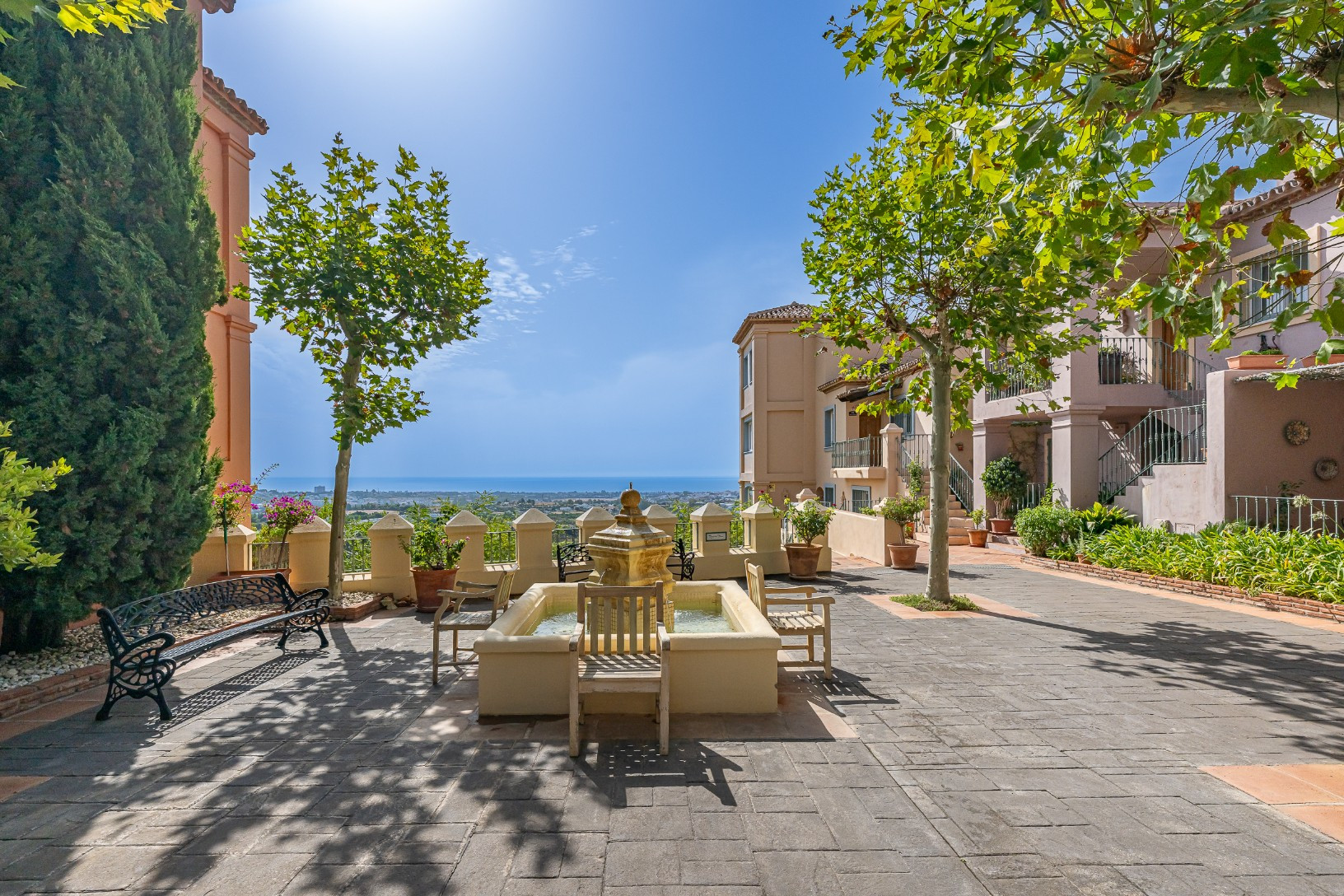 Exclusive Duplex Reformed with Panoramic Sea Views in La Quinta, Benahavís · Photo 48