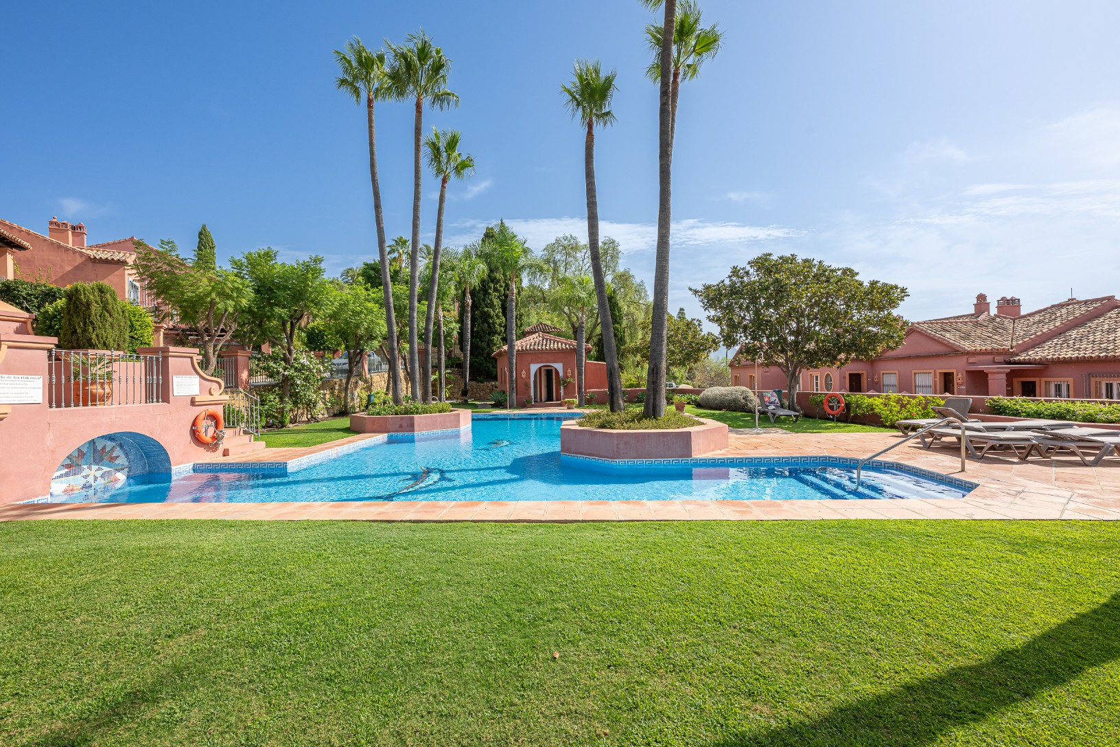 Exclusive Duplex Reformed with Panoramic Sea Views in La Quinta, Benahavís · Photo 36