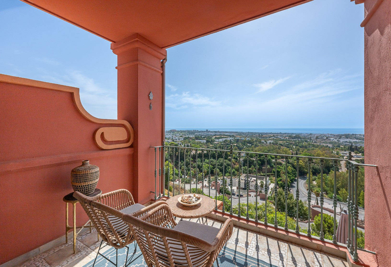 Exclusive Duplex Reformed with Panoramic Sea Views in La Quinta, Benahavís · Photo 8