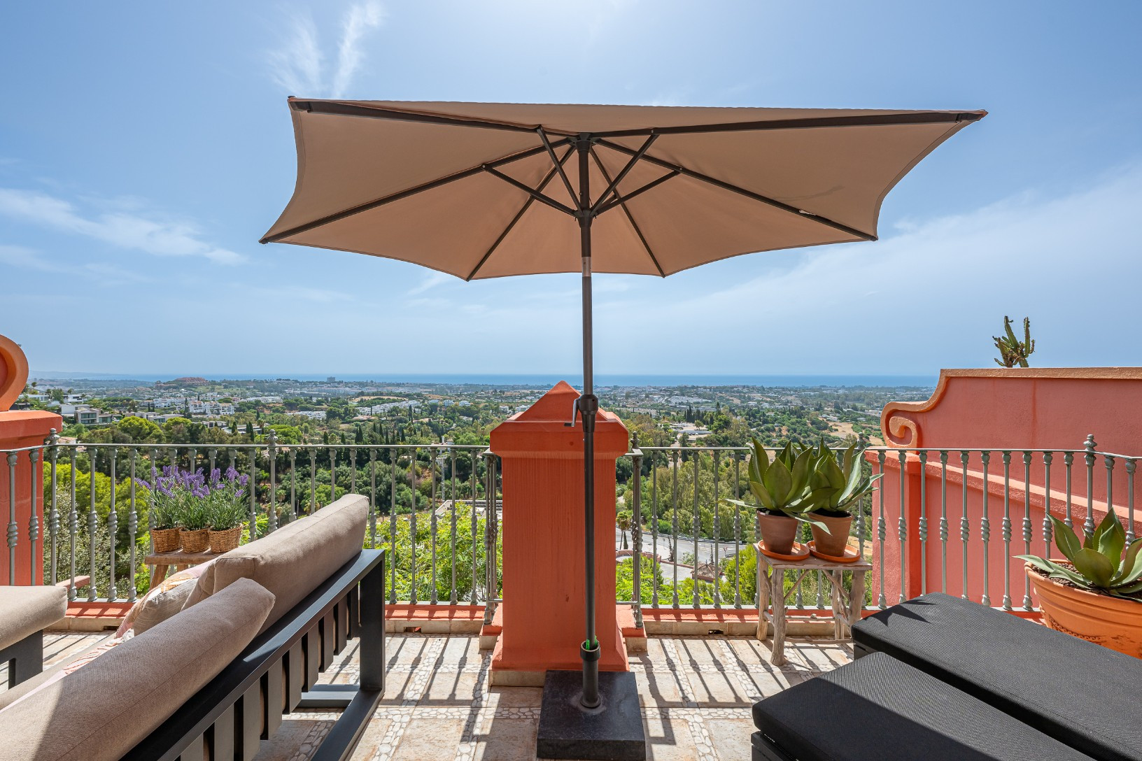 Exclusive Duplex Reformed with Panoramic Sea Views in La Quinta, Benahavís · Photo 41