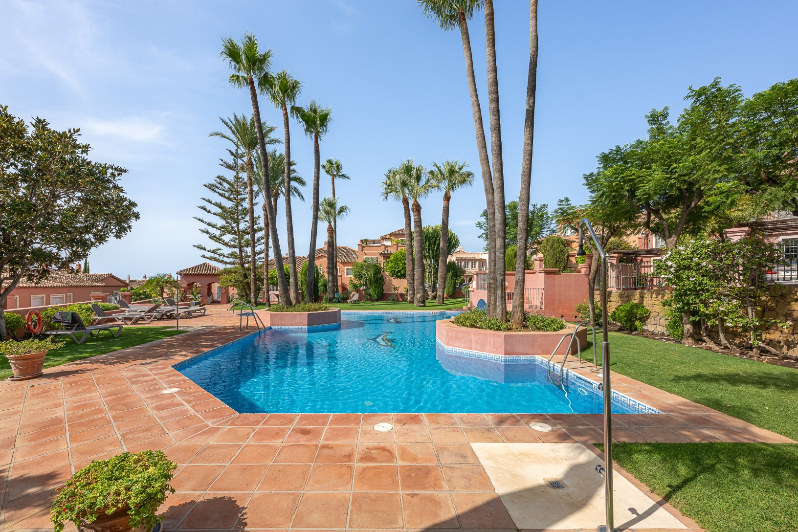 Exclusive Duplex Reformed with Panoramic Sea Views in La Quinta, Benahavís · Photo 34