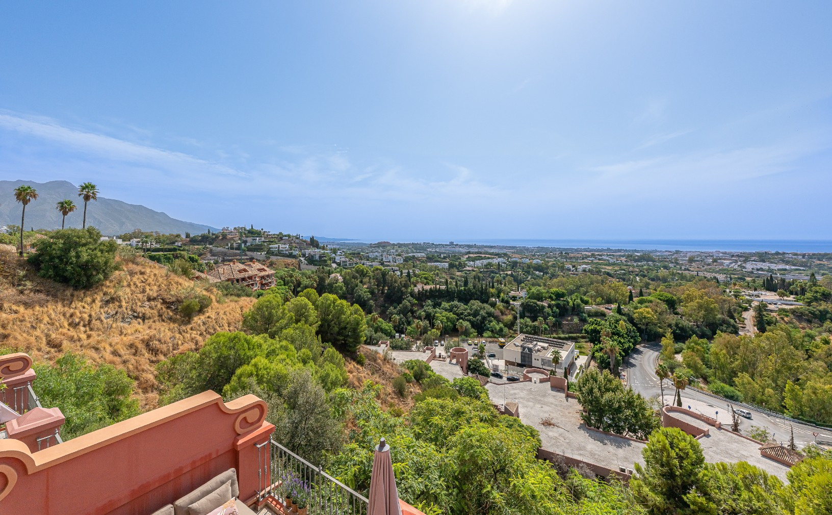 Exclusive Duplex Reformed with Panoramic Sea Views in La Quinta, Benahavís · Photo 46