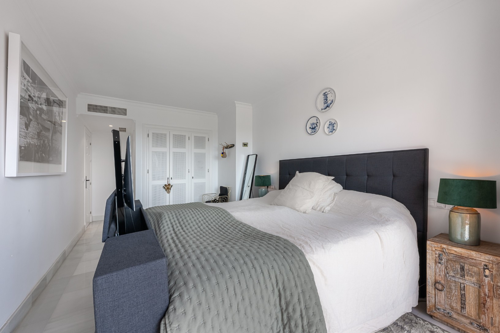 Exclusive Duplex Reformed with Panoramic Sea Views in La Quinta, Benahavís · Photo 24