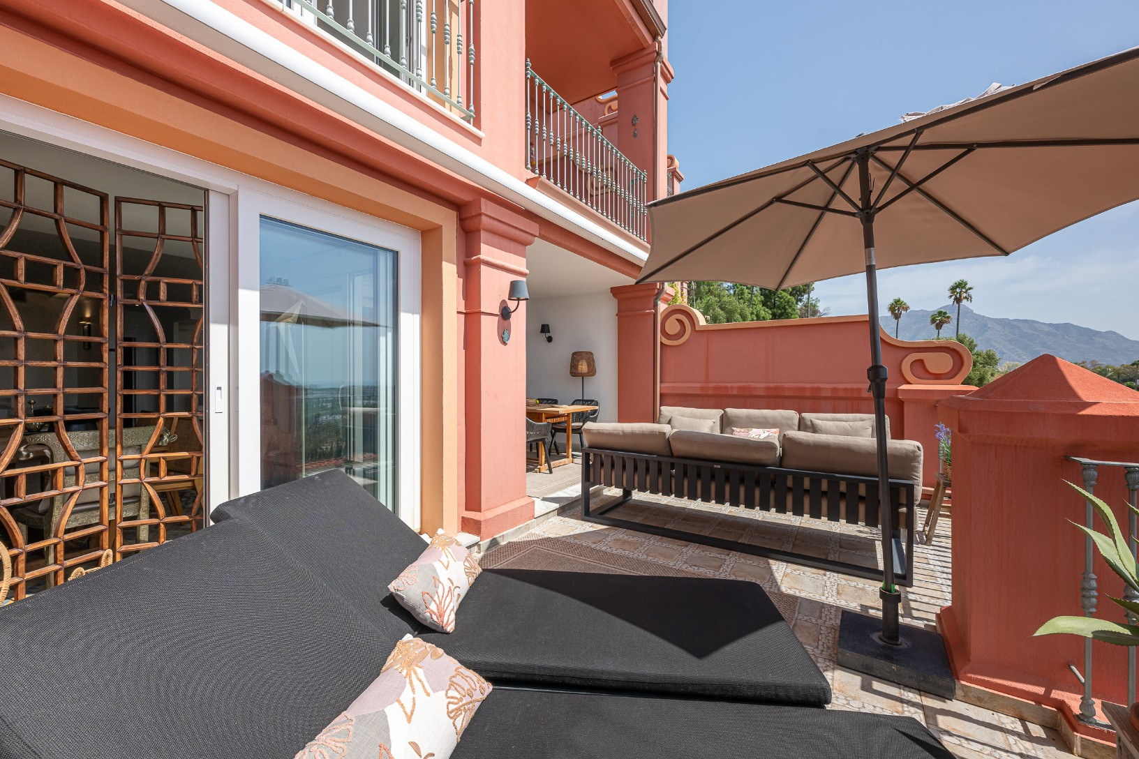 Exclusive Duplex Reformed with Panoramic Sea Views in La Quinta, Benahavís · Photo 43