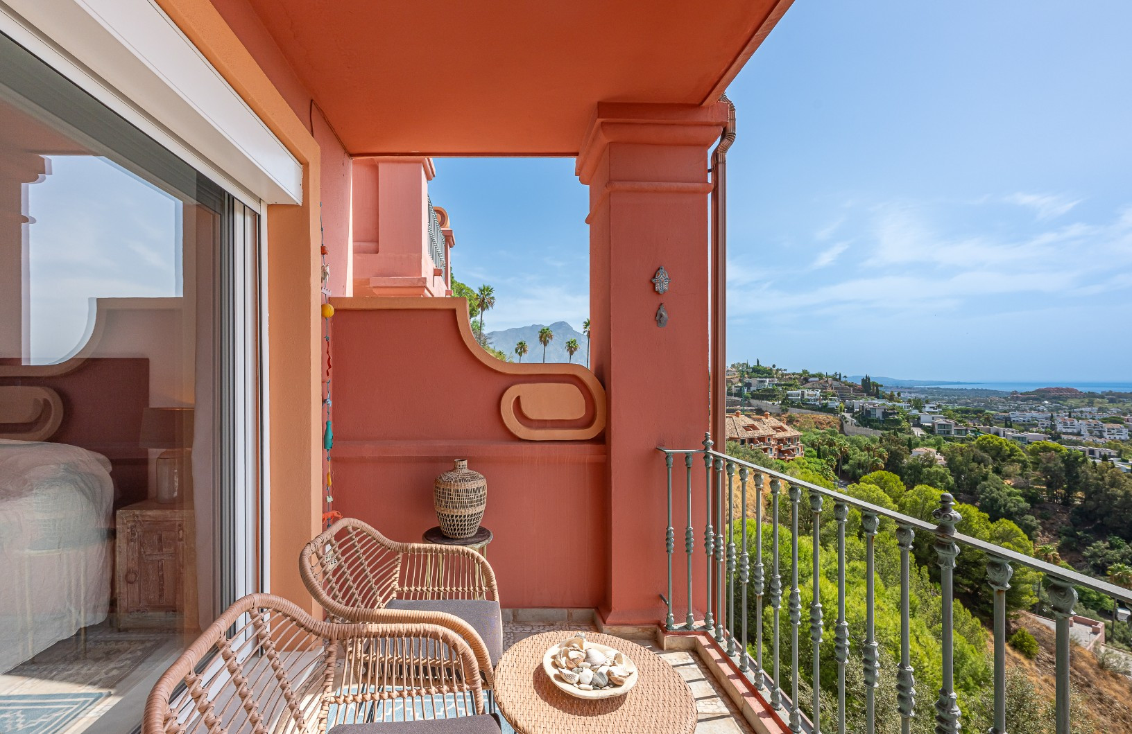 Exclusive Duplex Reformed with Panoramic Sea Views in La Quinta, Benahavís · Photo 40