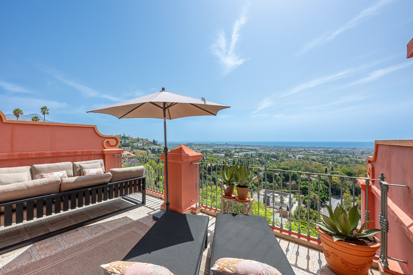 Exclusive Duplex Reformed with Panoramic Sea Views in La Quinta, Benahavís · Photo 11