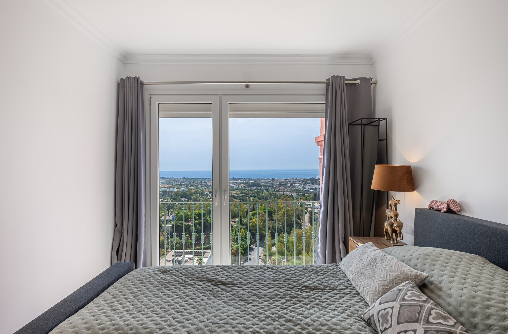 Exclusive Duplex Reformed with Panoramic Sea Views in La Quinta, Benahavís · Photo 23