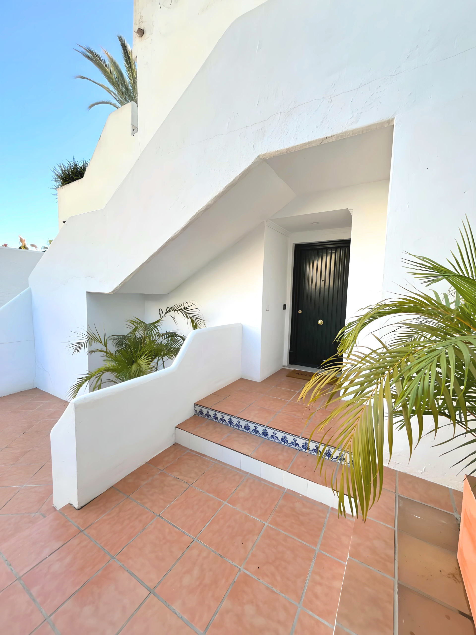 ELEGANT GROUND FLOOR RETREAT WITH PRIVATE GARDEN IN NUEVA ANDALUCÍA · Photo 8