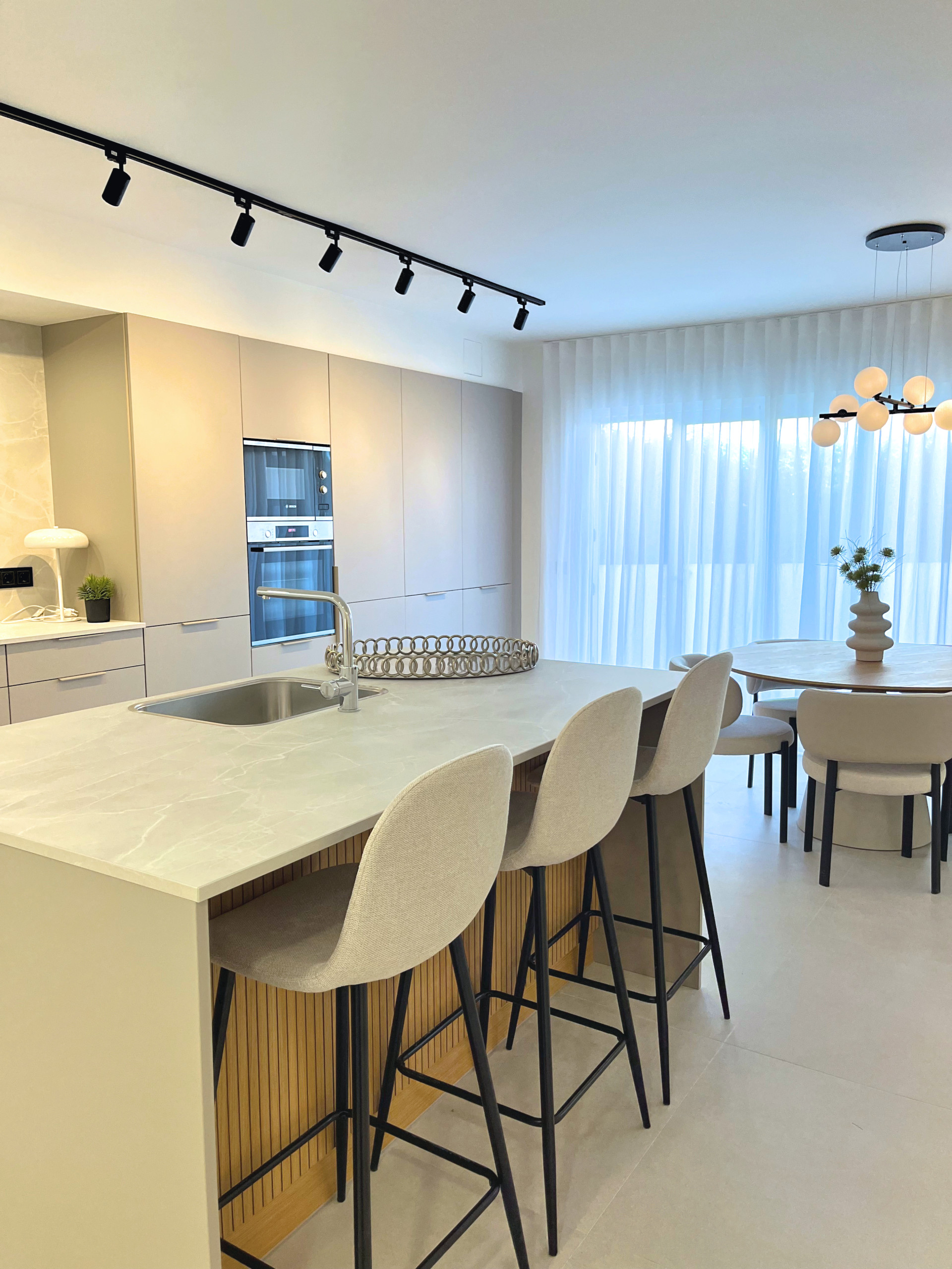 ELEGANT GROUND FLOOR RETREAT WITH PRIVATE GARDEN IN NUEVA ANDALUCÍA · Photo 10