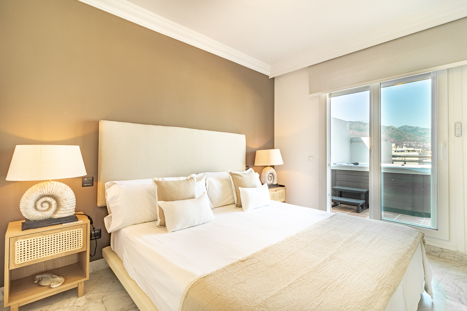 An exceptional 3-bedroom penthouse in the heart of Puerto Banús, offering one of the best terraces and panoramic views in the area. · Photo 10