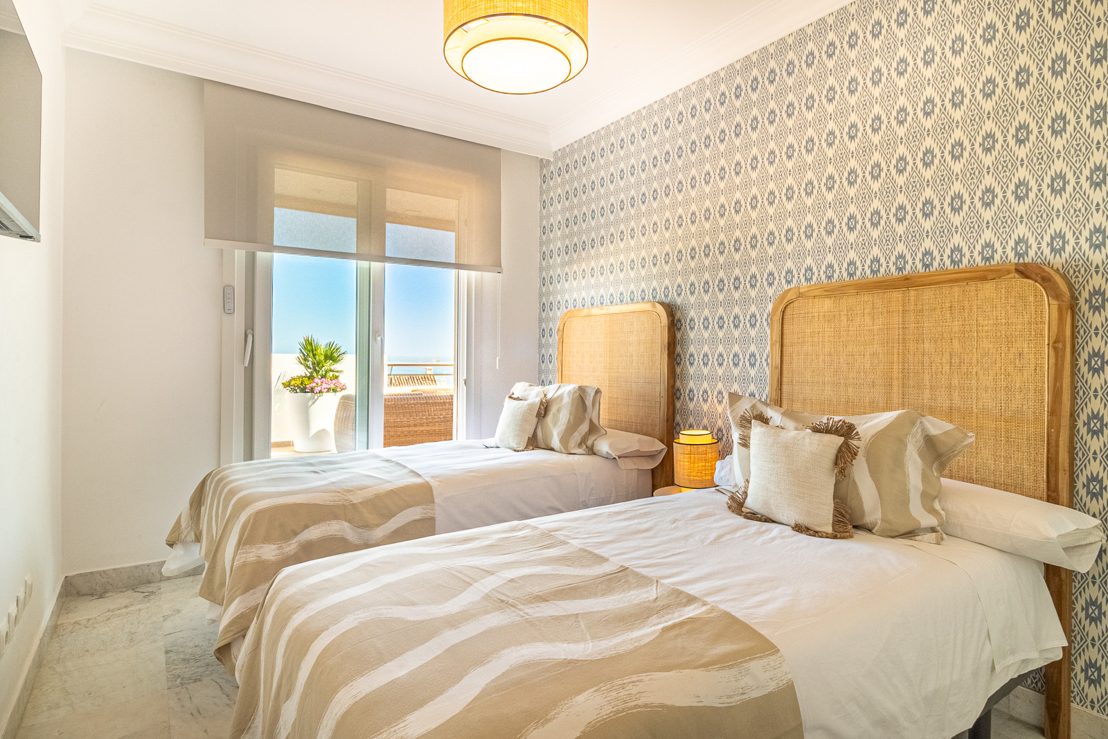 An exceptional 3-bedroom penthouse in the heart of Puerto Banús, offering one of the best terraces and panoramic views in the area. · Photo 9