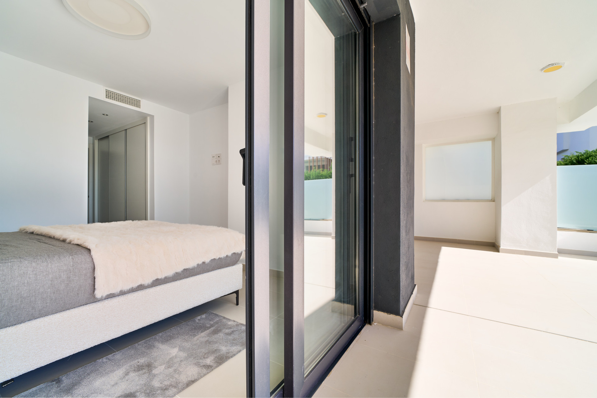 Key Ready - Last Unit - Fully Furnished - Ground Floor in the New Golden Mile - UFH + South Orientation · Photo 27