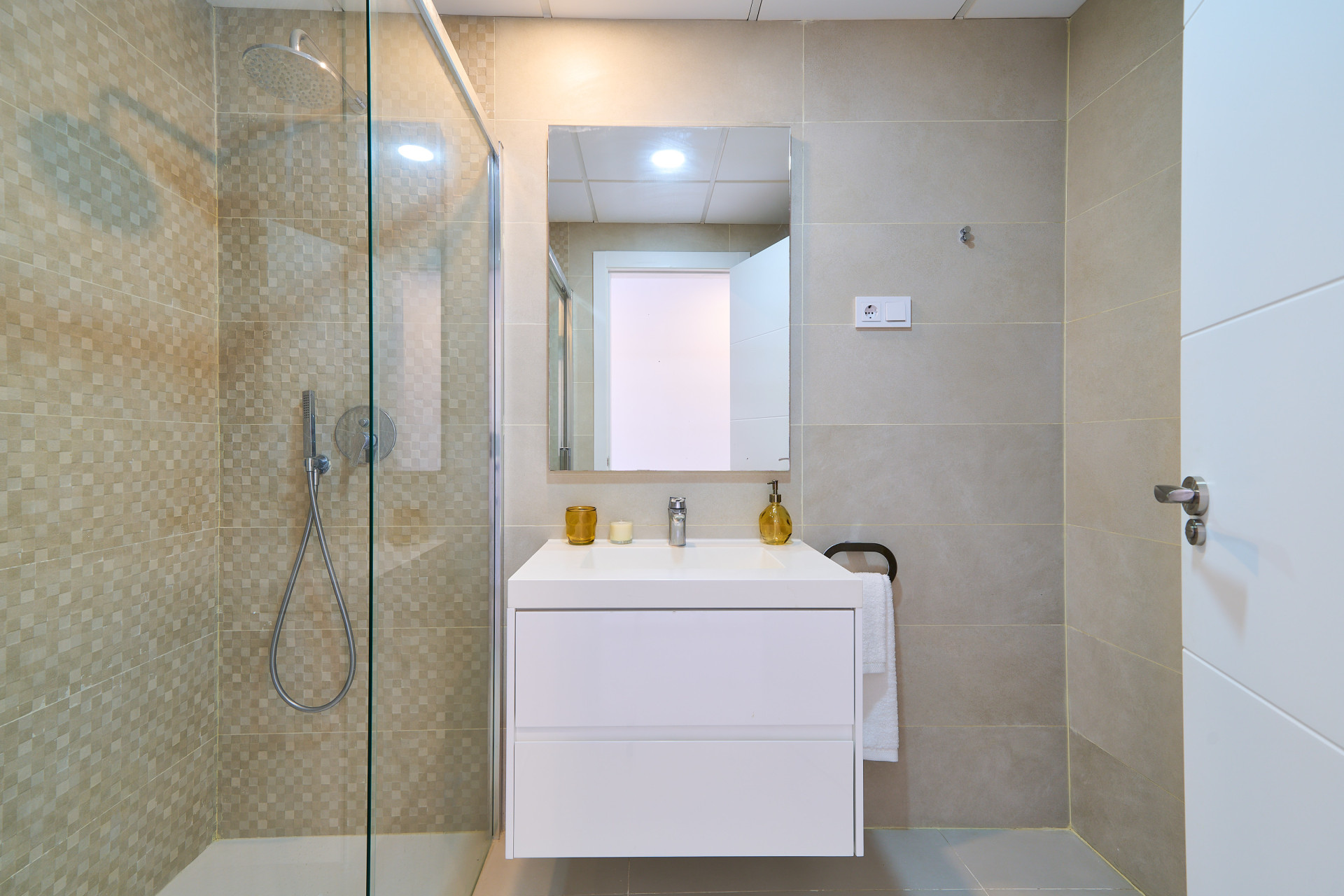 Key Ready - Last Unit - Fully Furnished - Ground Floor in the New Golden Mile - UFH + South Orientation · Photo 22