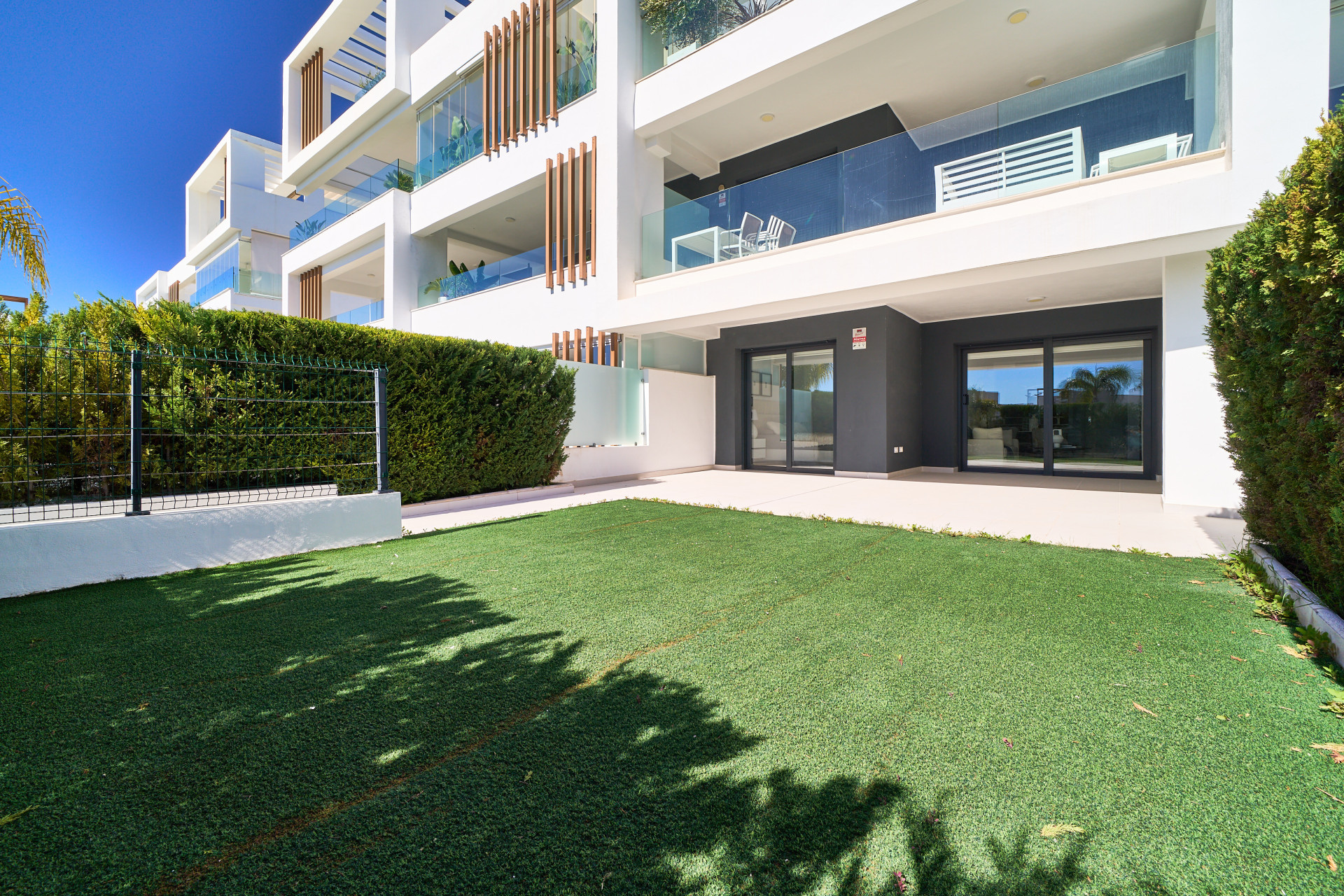 Key Ready - Last Unit - Fully Furnished - Ground Floor in the New Golden Mile - UFH + South Orientation · Photo 9
