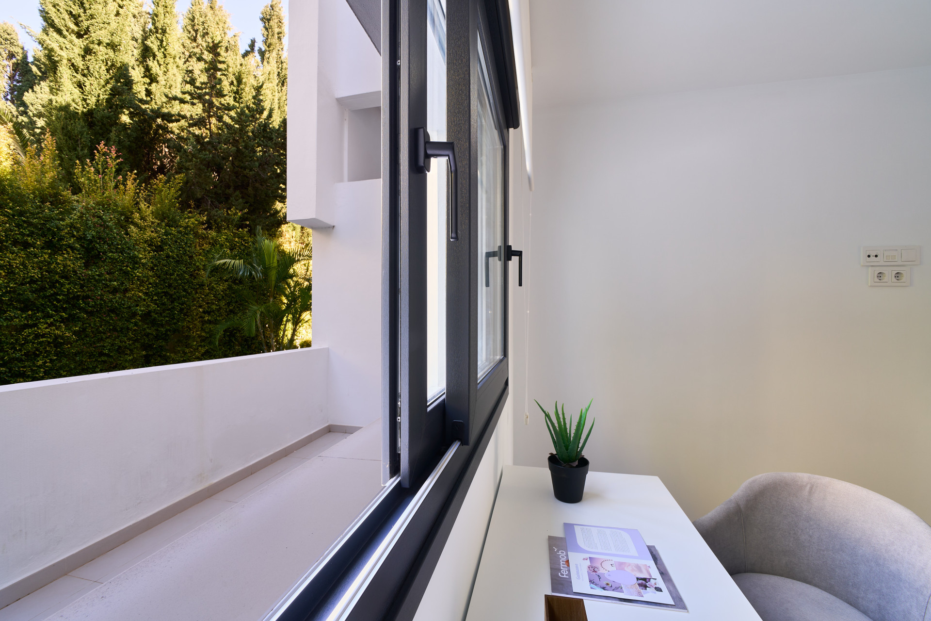 Key Ready - Last Unit - Fully Furnished - Ground Floor in the New Golden Mile - UFH + South Orientation · Photo 20
