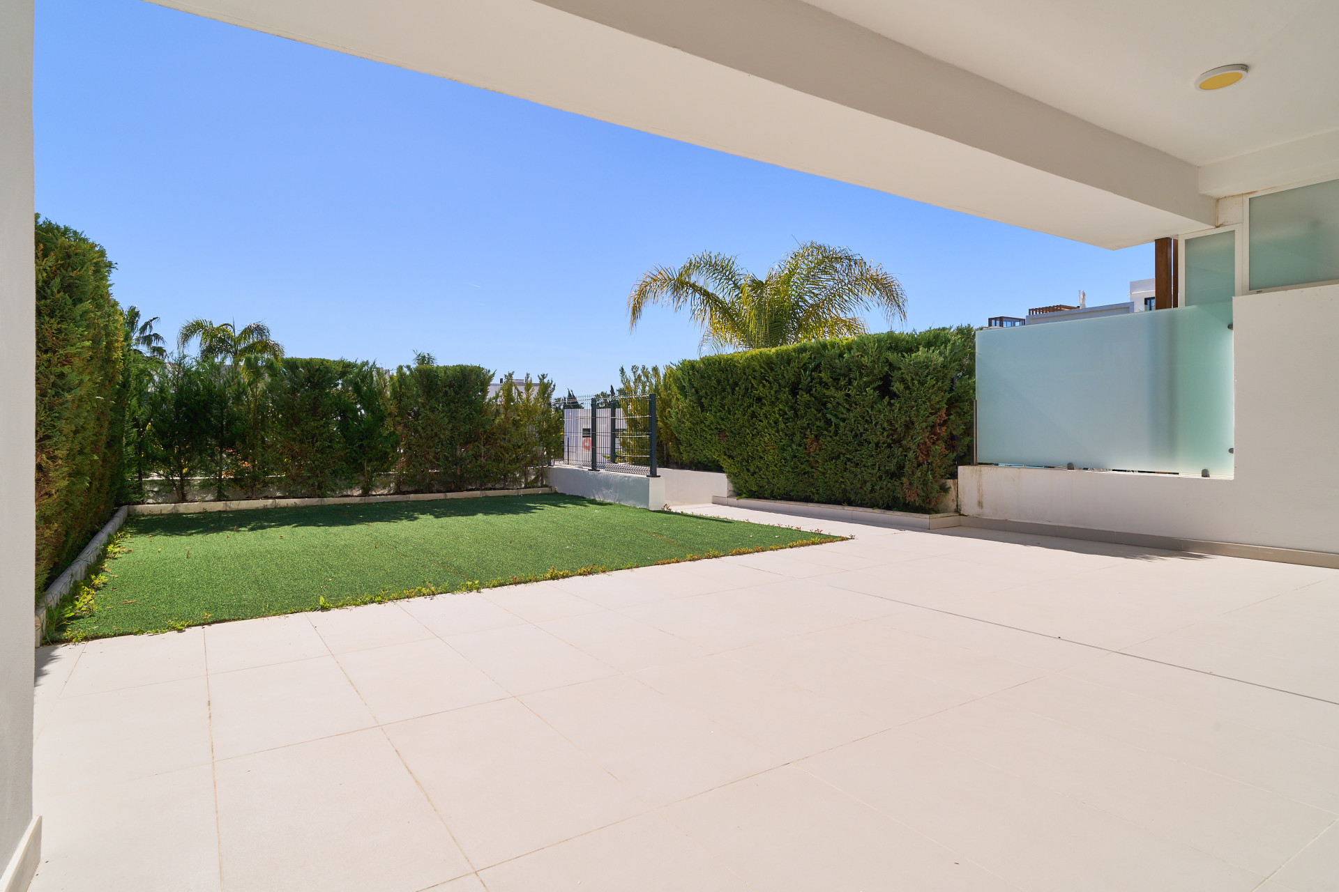 Key Ready - Last Unit - Fully Furnished - Ground Floor in the New Golden Mile - UFH + South Orientation · Photo 11