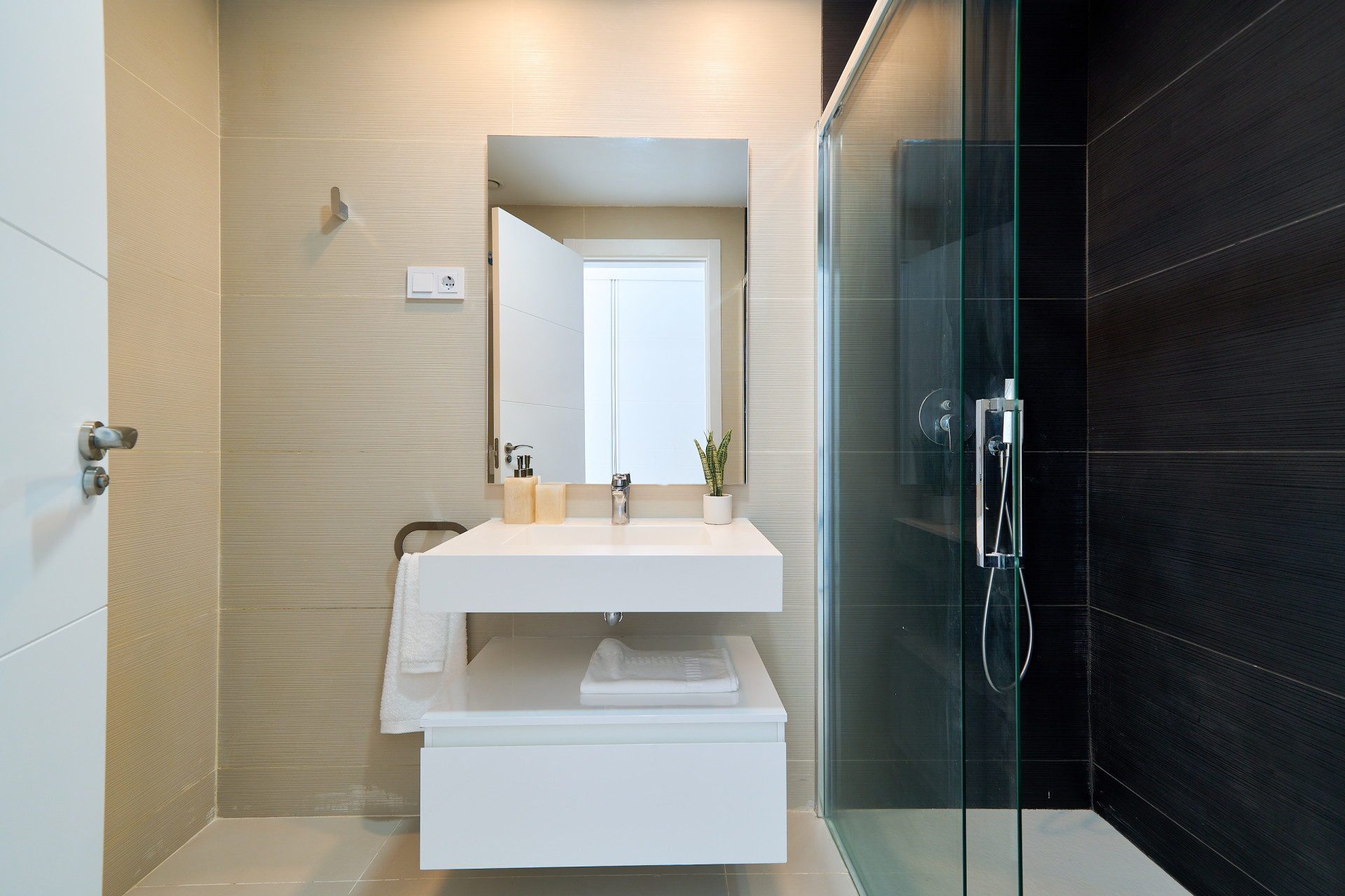 Key Ready - Last Unit - Fully Furnished - Ground Floor in the New Golden Mile - UFH + South Orientation · Photo 24