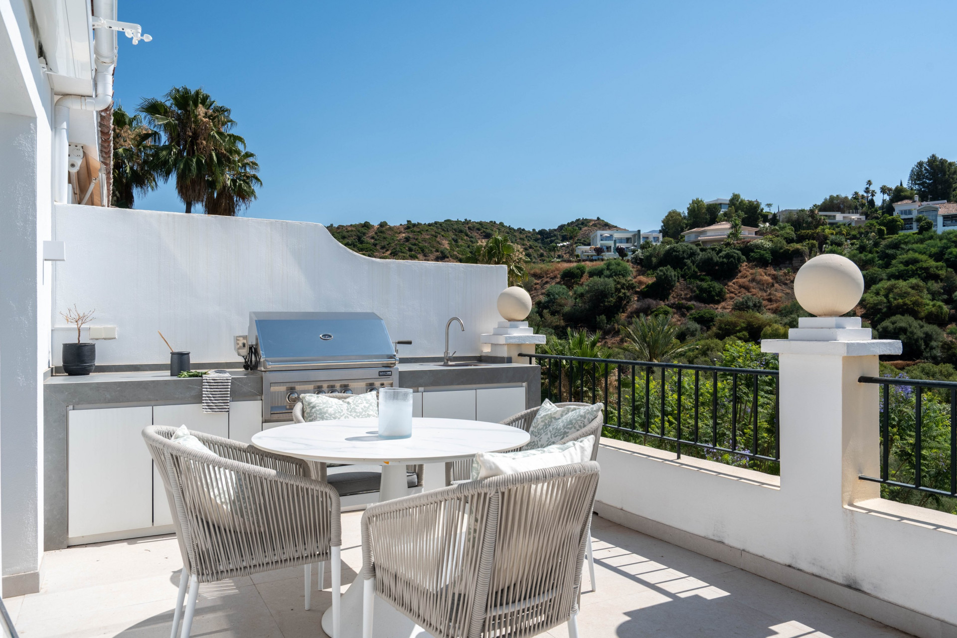 A Refined Top-Floor apartment with Panoramic Views in La Quinta · Photo 23