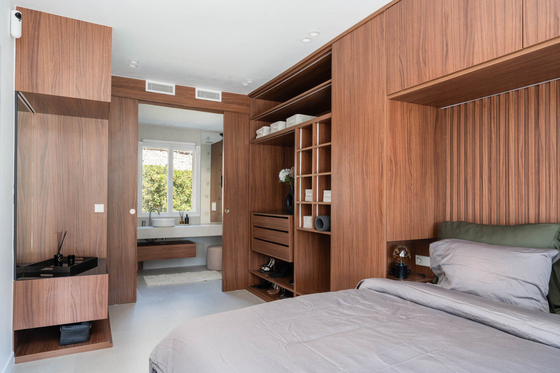 A Refined Top-Floor apartment with Panoramic Views in La Quinta · Photo 8