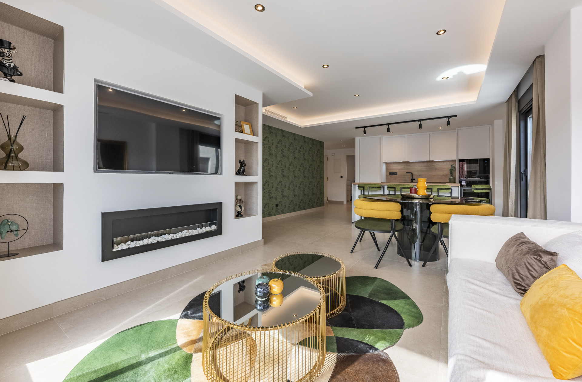 Beautifully renovated three-bedroom, east facing apartment, located in one of the most desirable complexes in Nueva Andalucia, La Maestranza. · Photo 39
