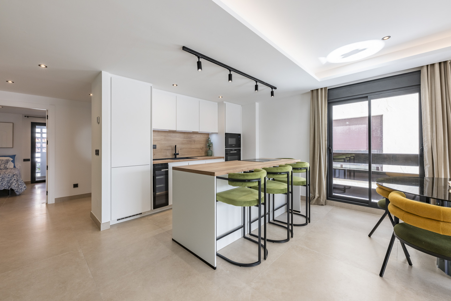 Beautifully renovated three-bedroom, east facing apartment, located in one of the most desirable complexes in Nueva Andalucia, La Maestranza. · Photo 28