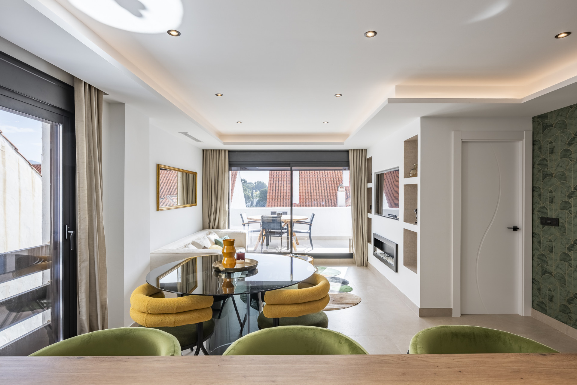 Beautifully renovated three-bedroom, east facing apartment, located in one of the most desirable complexes in Nueva Andalucia, La Maestranza. · Photo 29