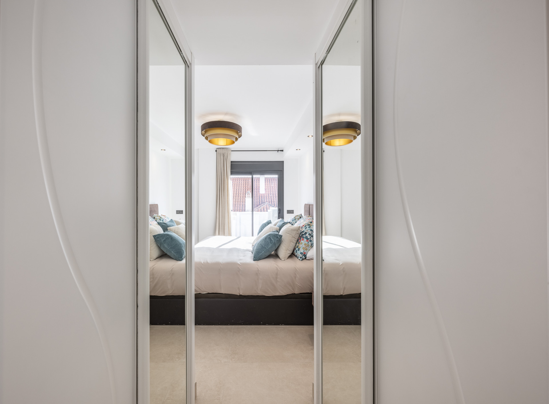 Beautifully renovated three-bedroom, east facing apartment, located in one of the most desirable complexes in Nueva Andalucia, La Maestranza. · Photo 20