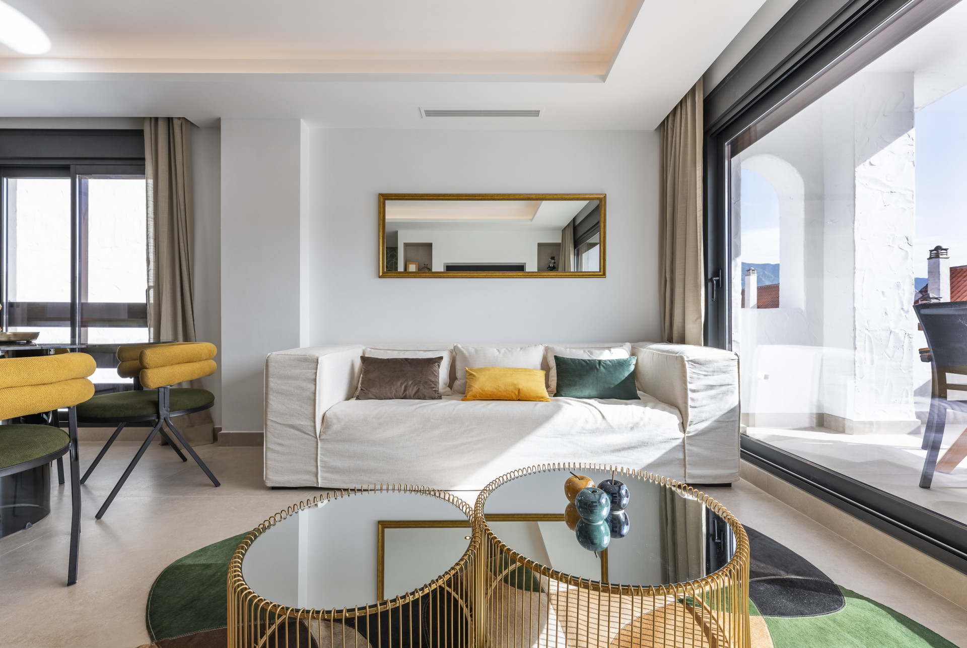 Beautifully renovated three-bedroom, east facing apartment, located in one of the most desirable complexes in Nueva Andalucia, La Maestranza. · Photo 36