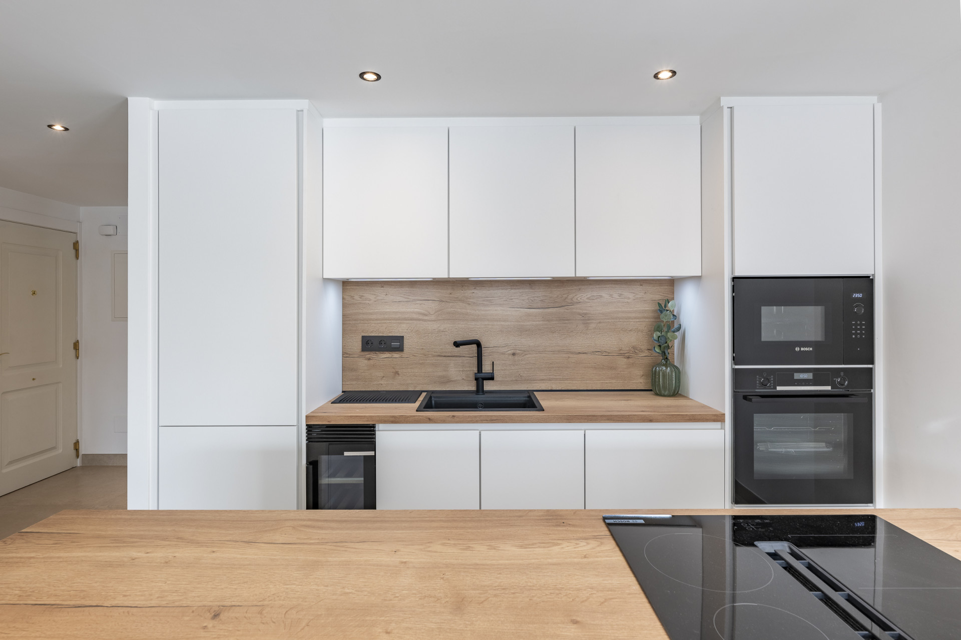 Beautifully renovated three-bedroom, east facing apartment, located in one of the most desirable complexes in Nueva Andalucia, La Maestranza. · Photo 31