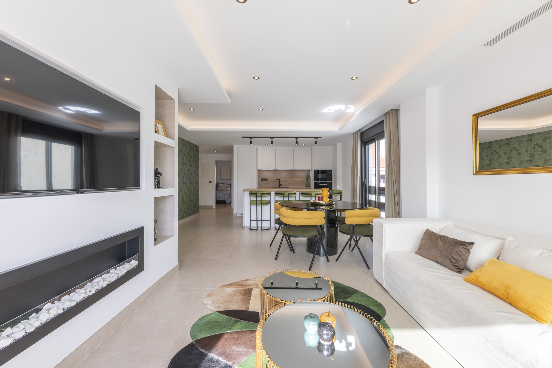 Beautifully renovated three-bedroom, east facing apartment, located in one of the most desirable complexes in Nueva Andalucia, La Maestranza. · Photo 35