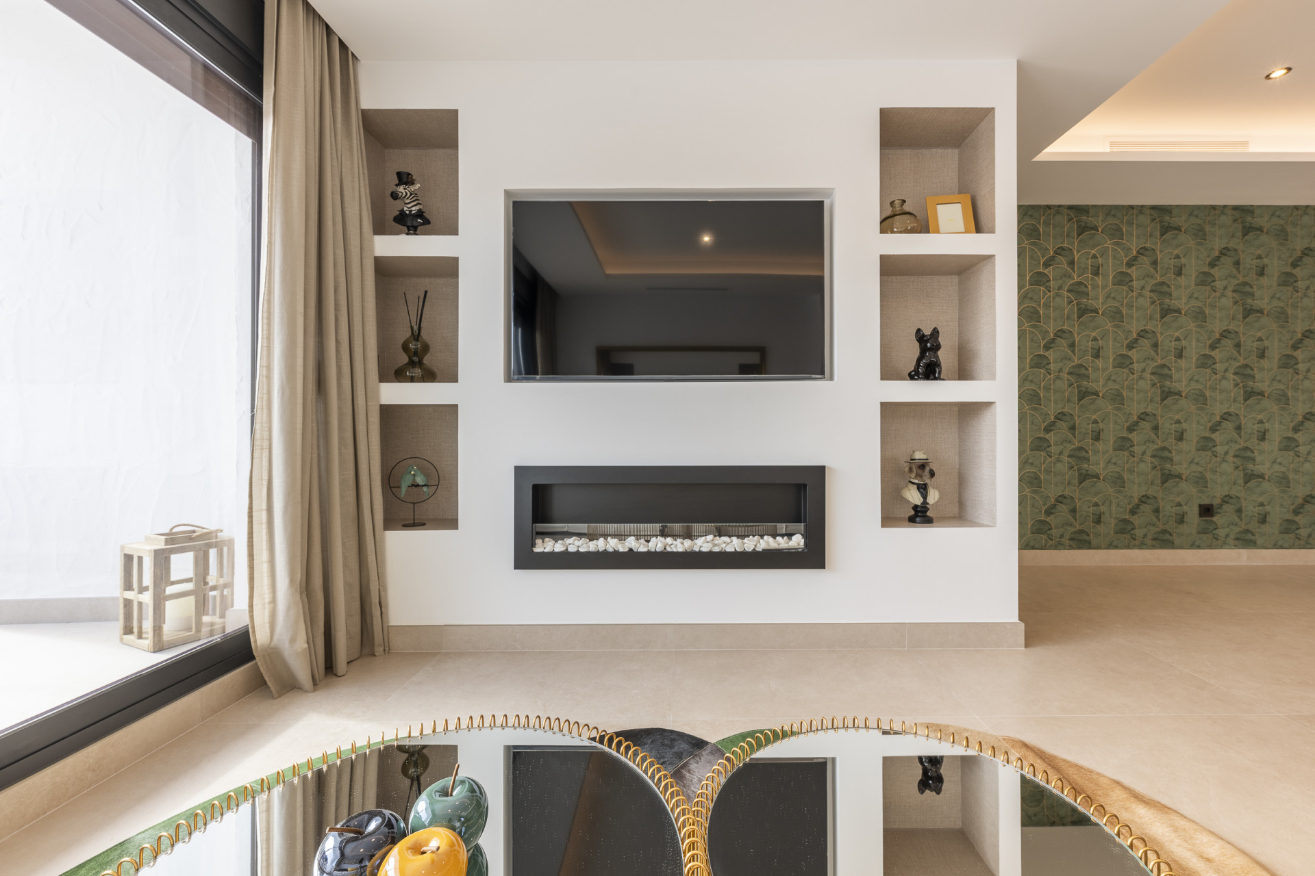 Beautifully renovated three-bedroom, east facing apartment, located in one of the most desirable complexes in Nueva Andalucia, La Maestranza. · Photo 37