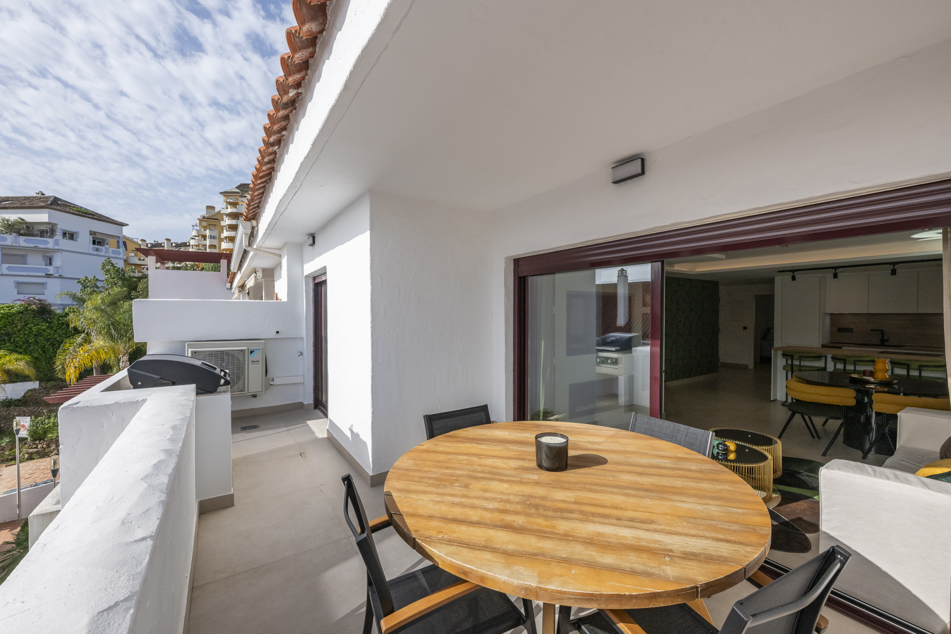 Beautifully renovated three-bedroom, east facing apartment, located in one of the most desirable complexes in Nueva Andalucia, La Maestranza. · Photo 24