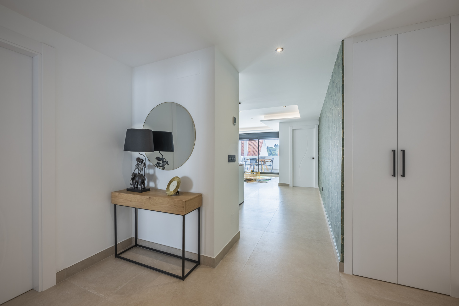 Beautifully renovated three-bedroom, east facing apartment, located in one of the most desirable complexes in Nueva Andalucia, La Maestranza. · Photo 40