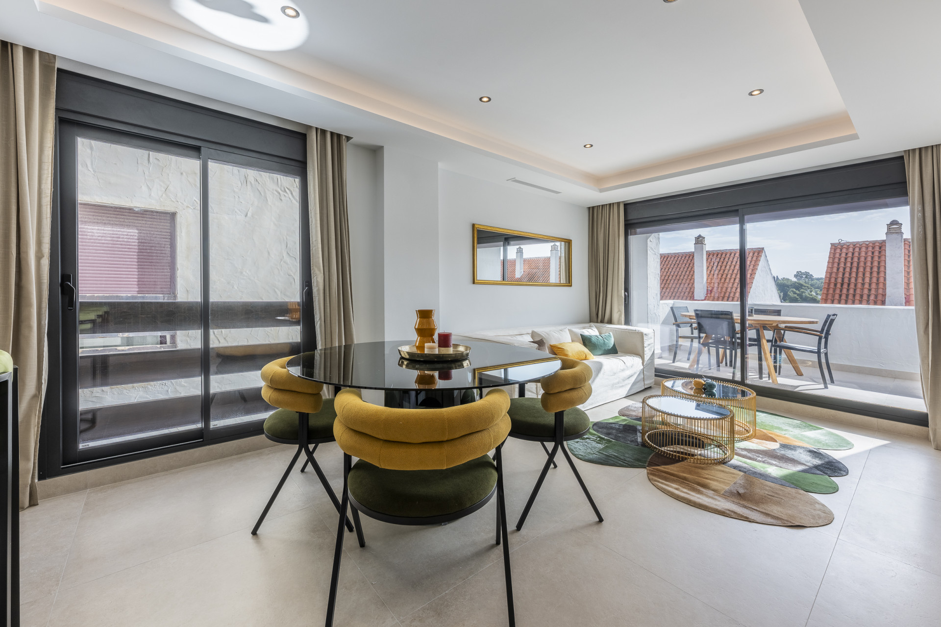 Beautifully renovated three-bedroom, east facing apartment, located in one of the most desirable complexes in Nueva Andalucia, La Maestranza. · Photo 33