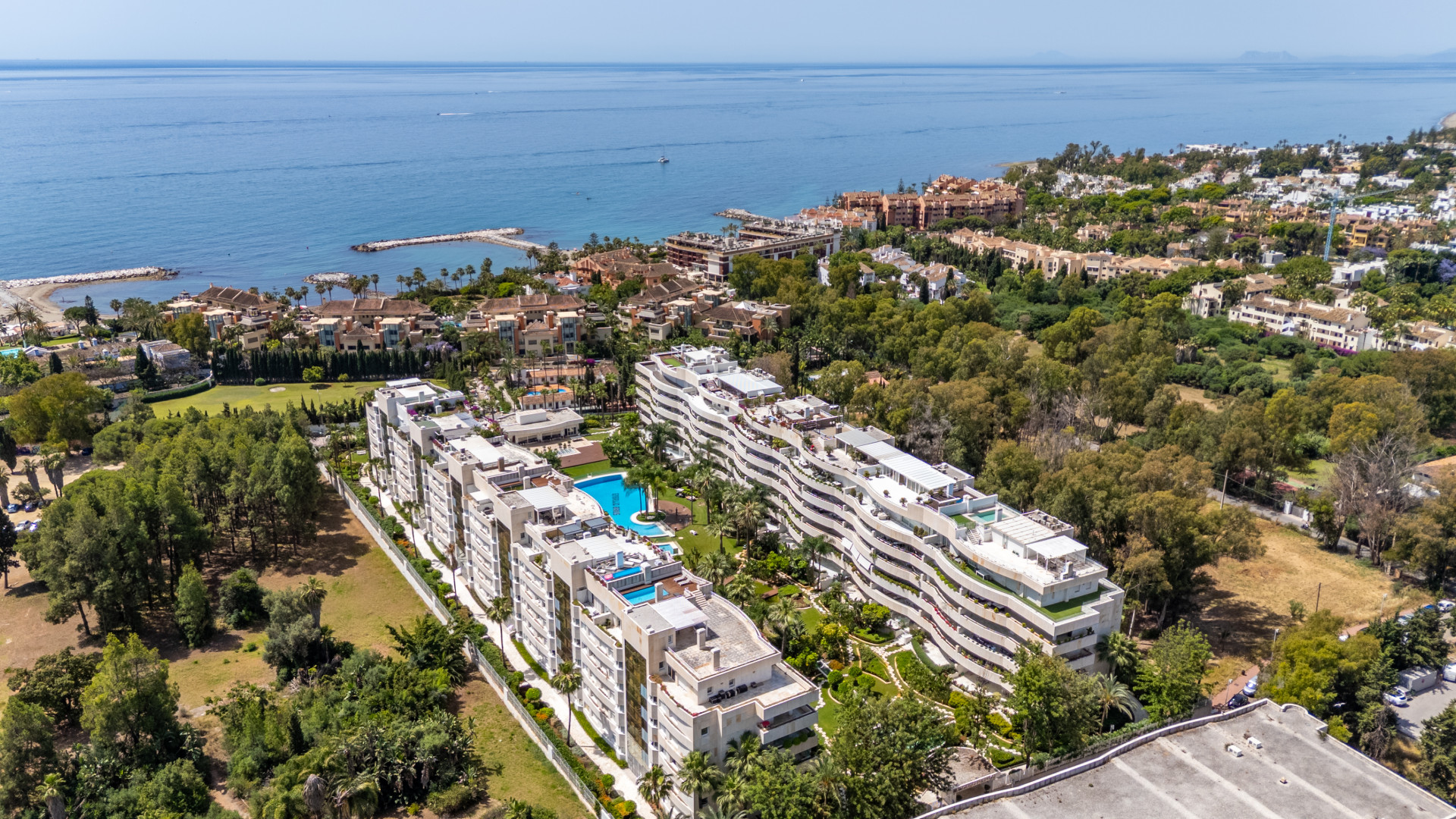 Exclusive apartment on the beach next to Puerto Banus · Photo 31
