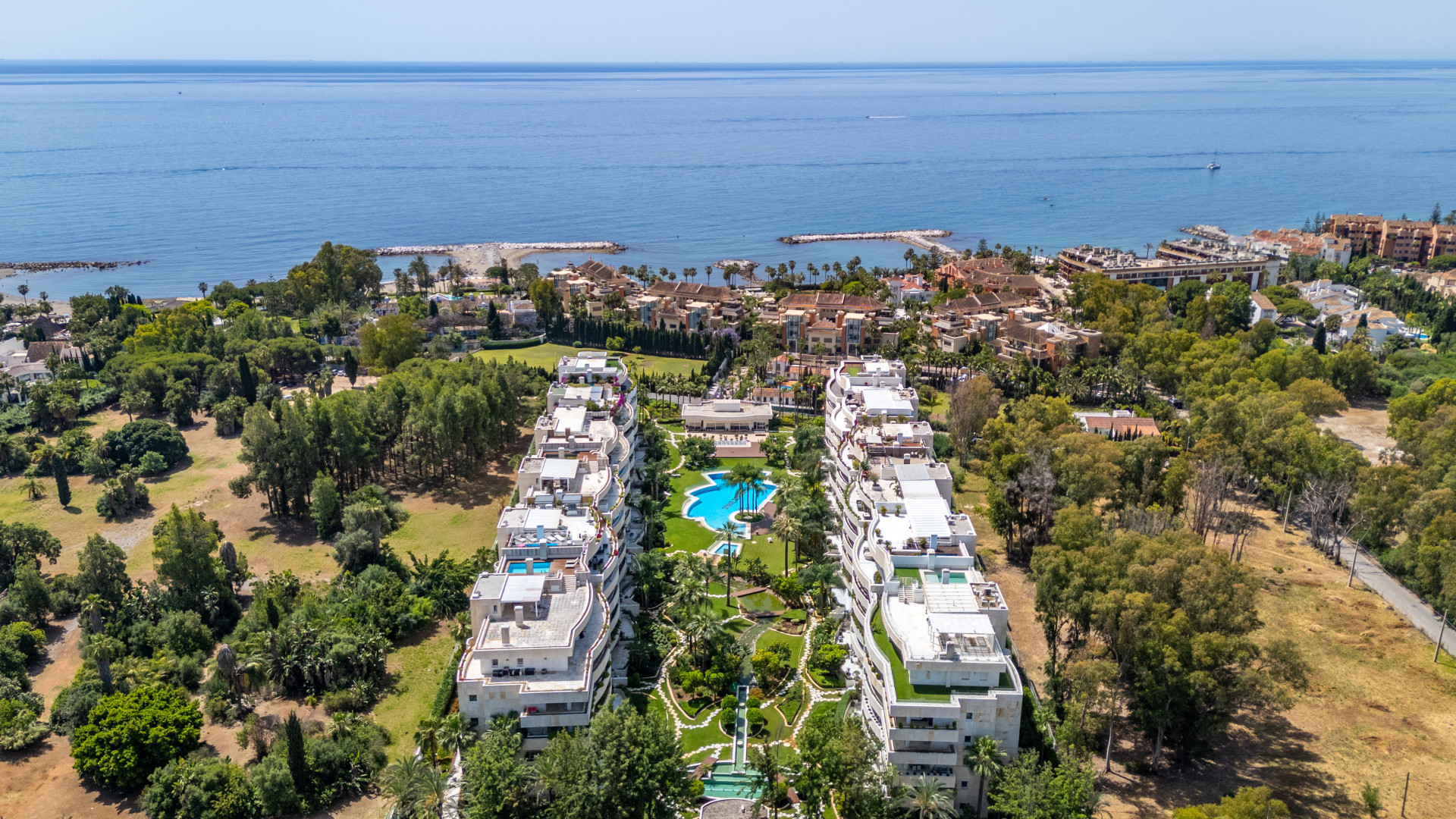 Exclusive apartment on the beach next to Puerto Banus · Photo 30