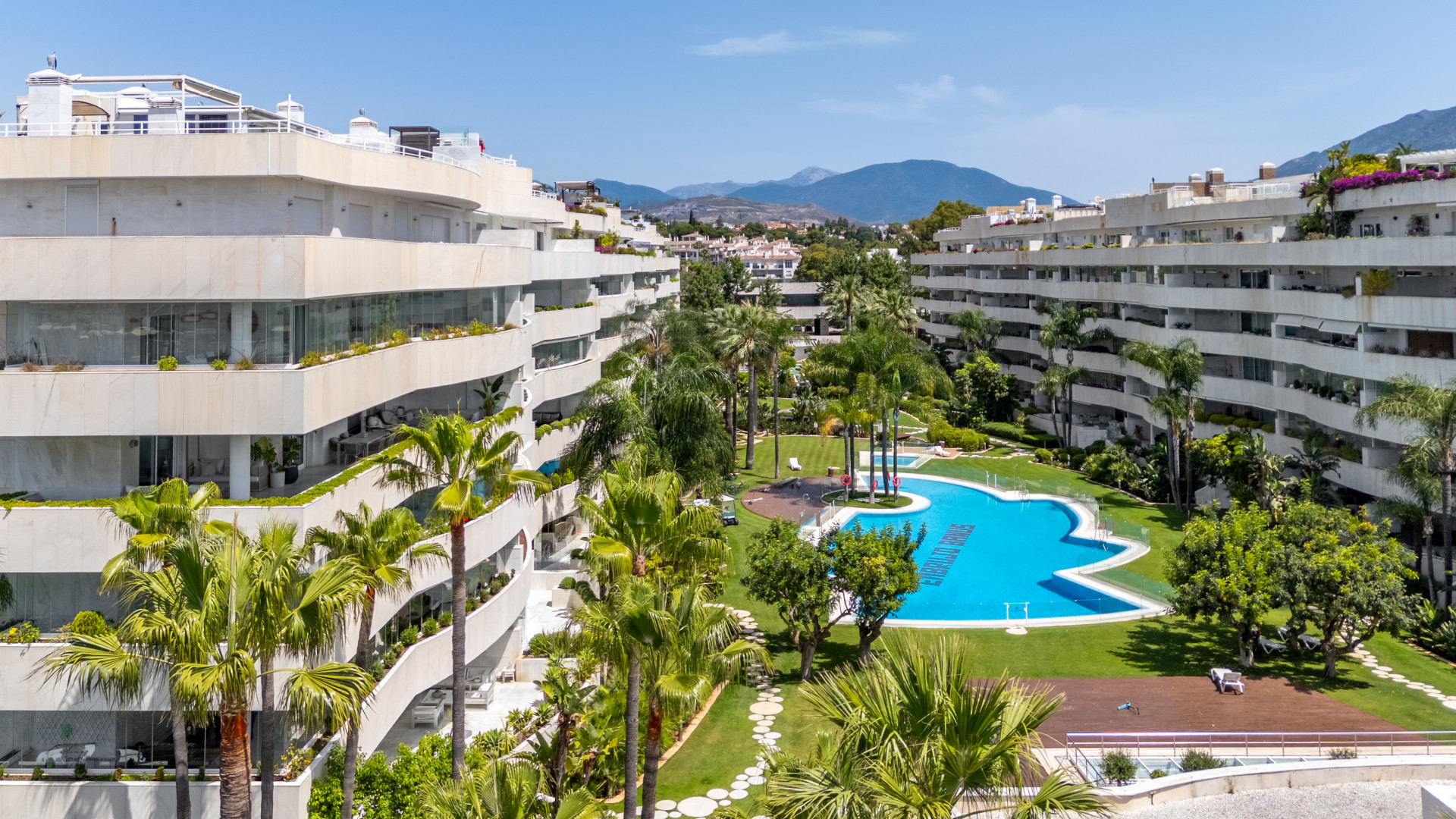 Exclusive apartment on the beach next to Puerto Banus · Photo 26