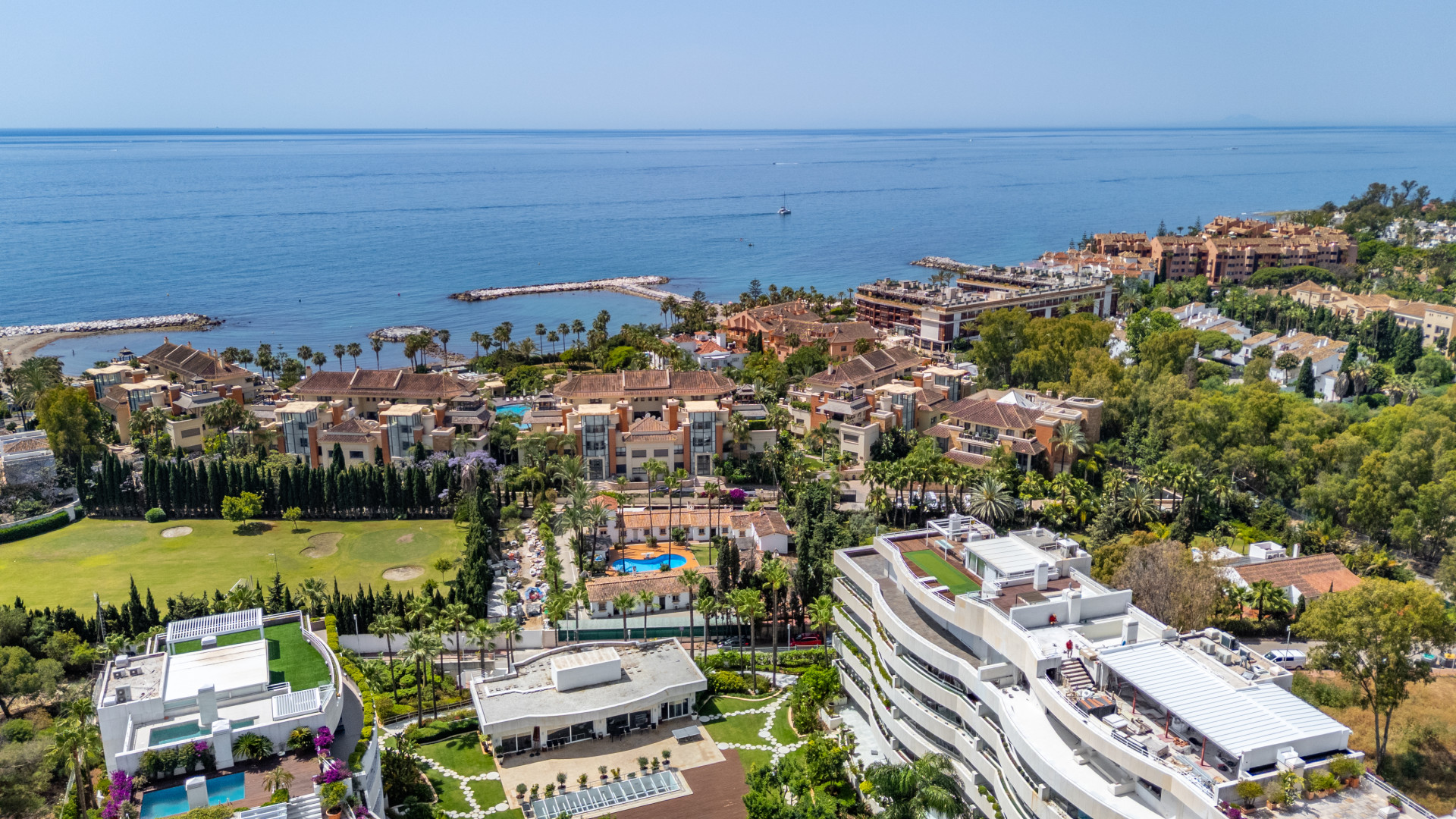 Exclusive apartment on the beach next to Puerto Banus · Photo 32