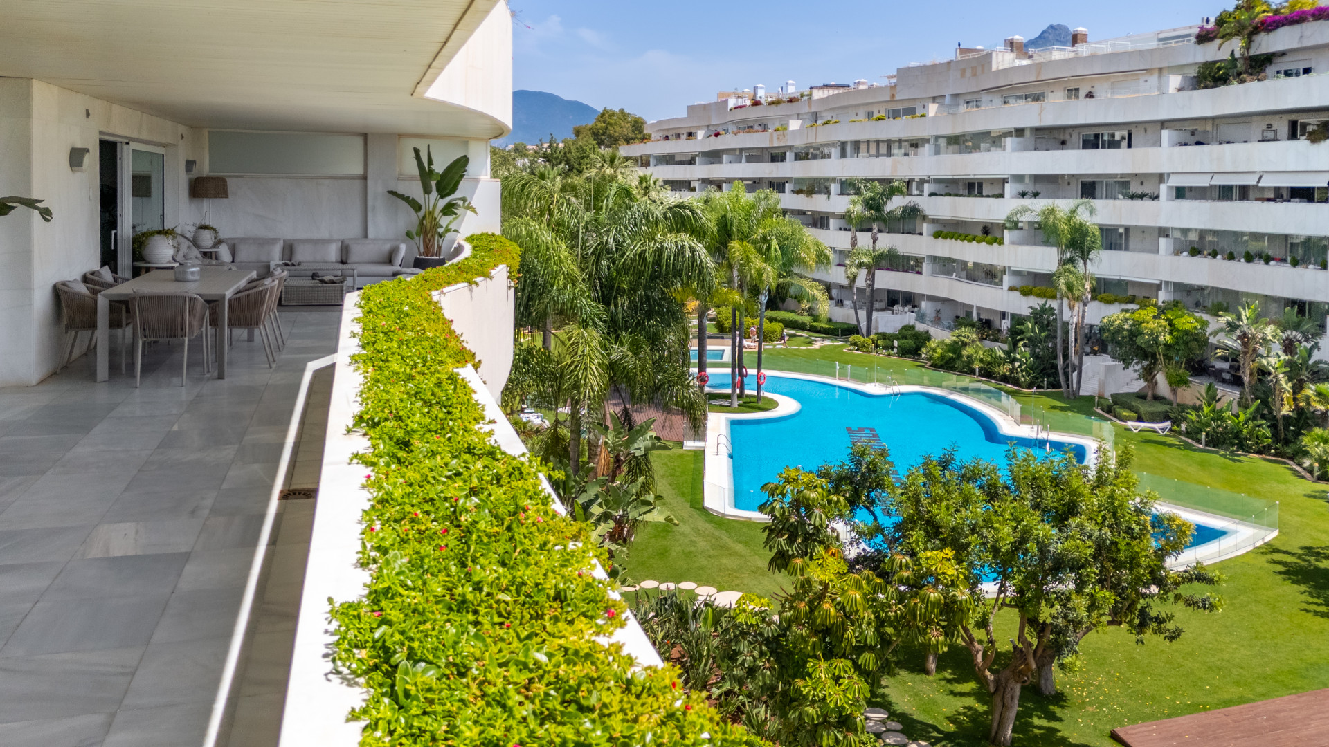 Exclusive apartment on the beach next to Puerto Banus · Photo 24