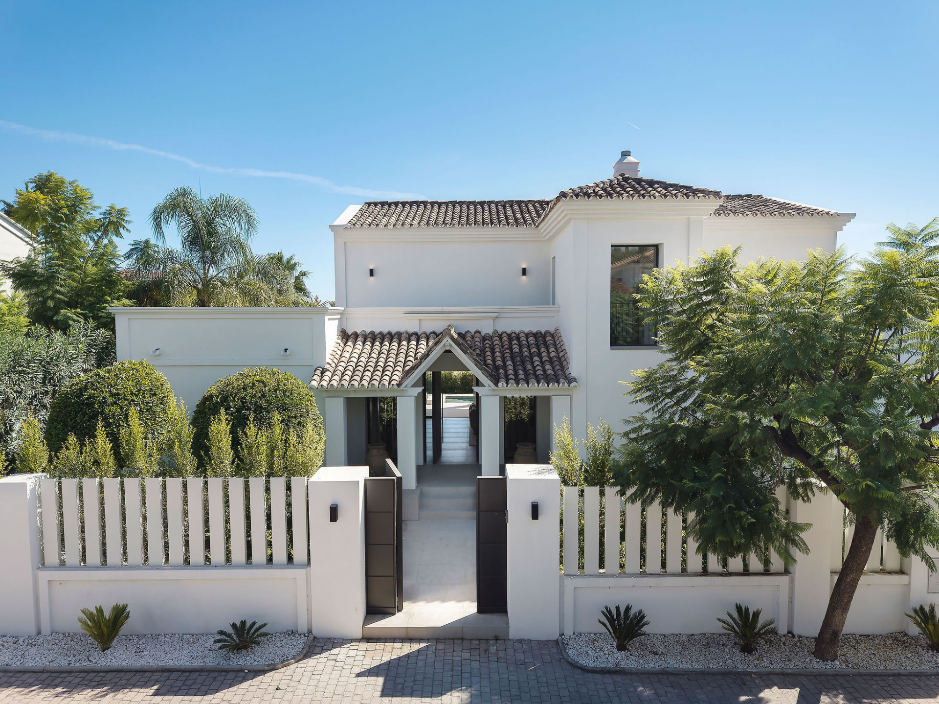 Welcome to Villa Rosalia — Refined Luxury with Stunning Seaviews in Nueva Andalucía, Marbella · Photo 27