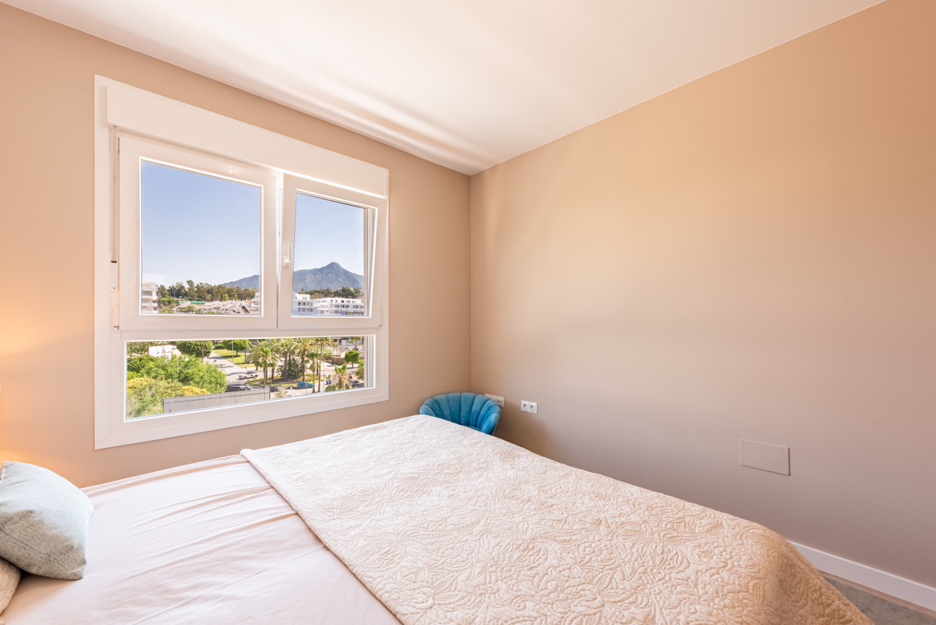 Brand New Luxury Corner Apartment with Sea & Mountain Views in Nueva Andalucia, Marbella · Photo 14