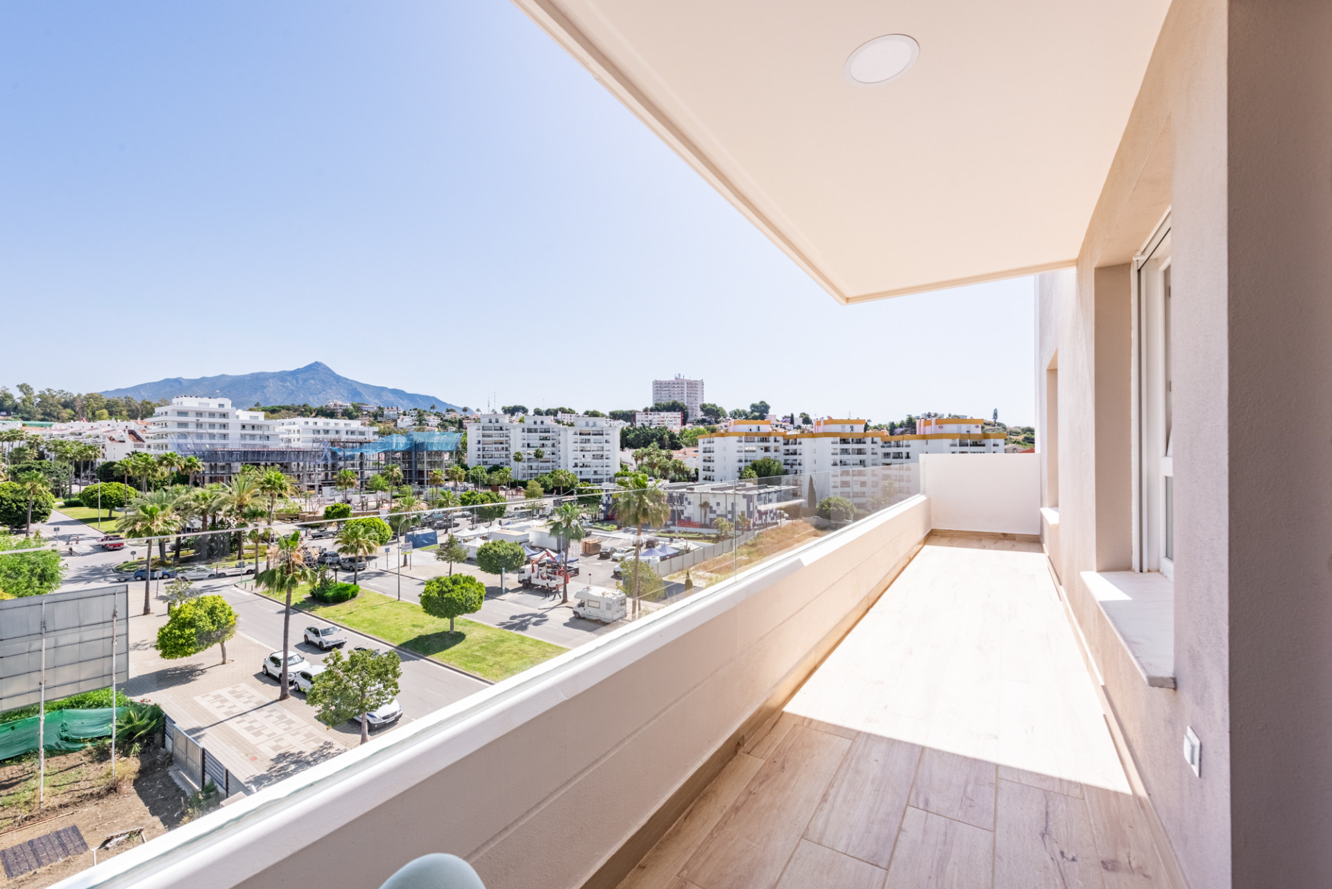 Brand New Luxury Corner Apartment with Sea & Mountain Views in Nueva Andalucia, Marbella · Photo 19