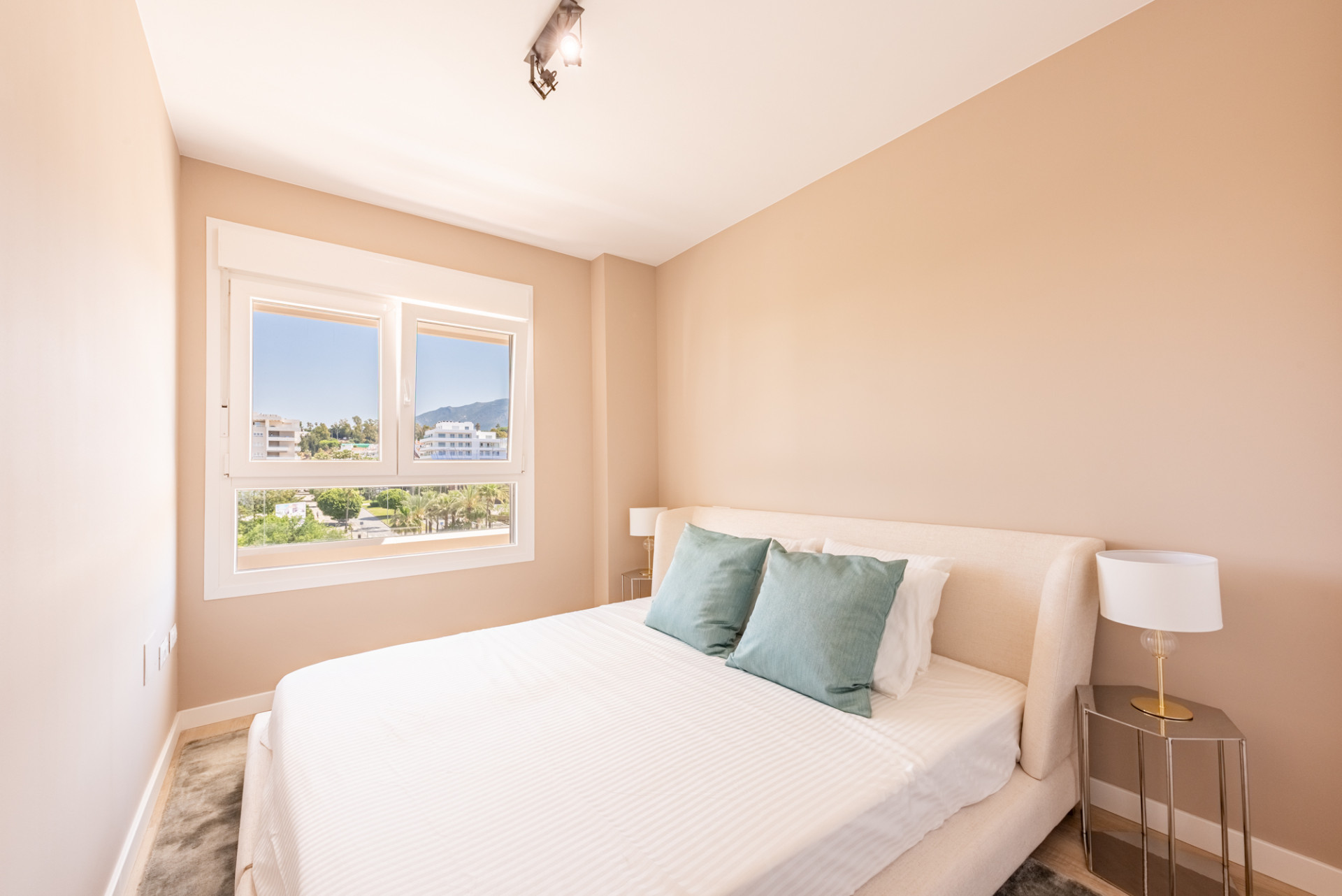 Brand New Luxury Corner Apartment with Sea & Mountain Views in Nueva Andalucia, Marbella · Photo 13