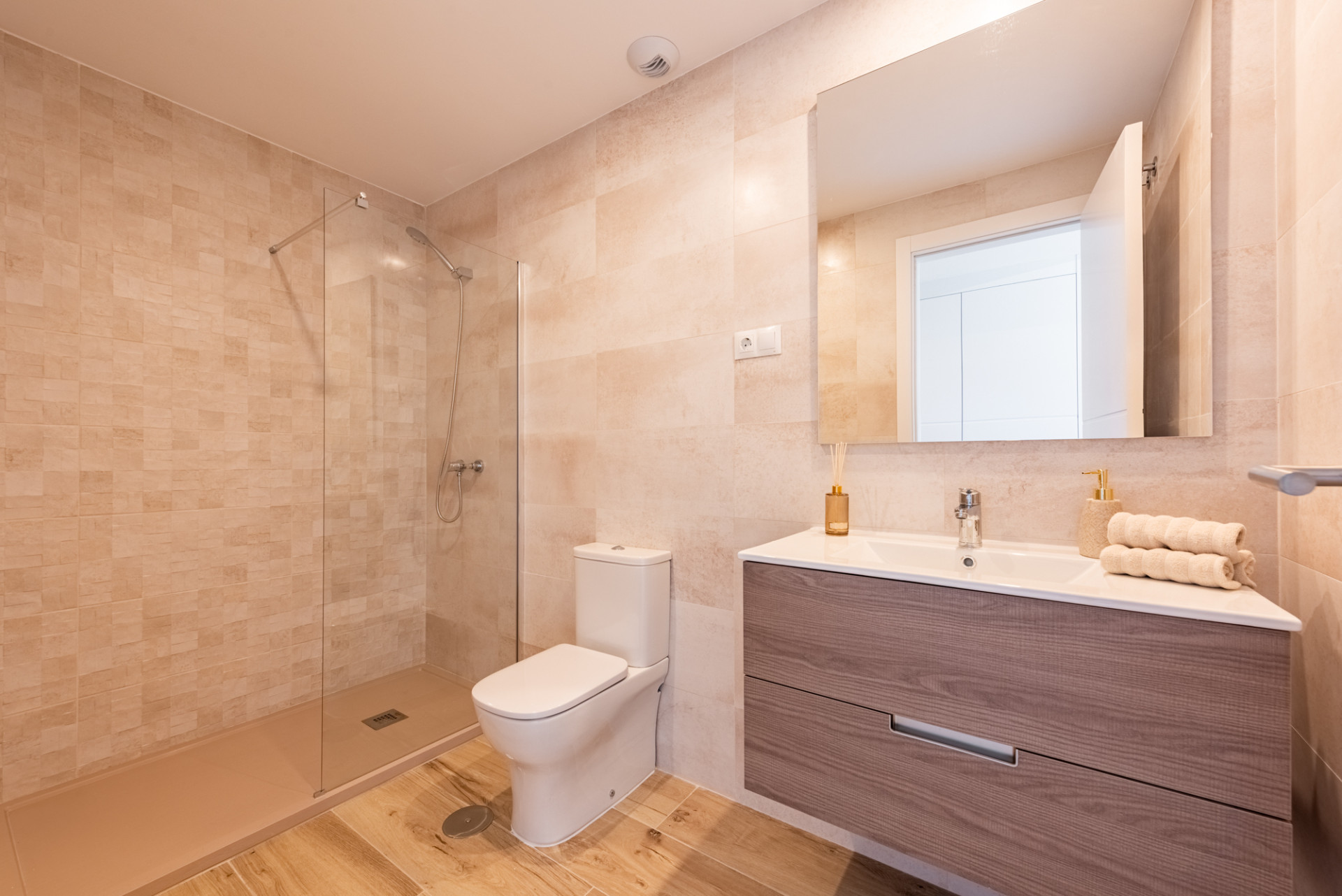 Brand New Luxury Corner Apartment with Sea & Mountain Views in Nueva Andalucia, Marbella · Photo 10