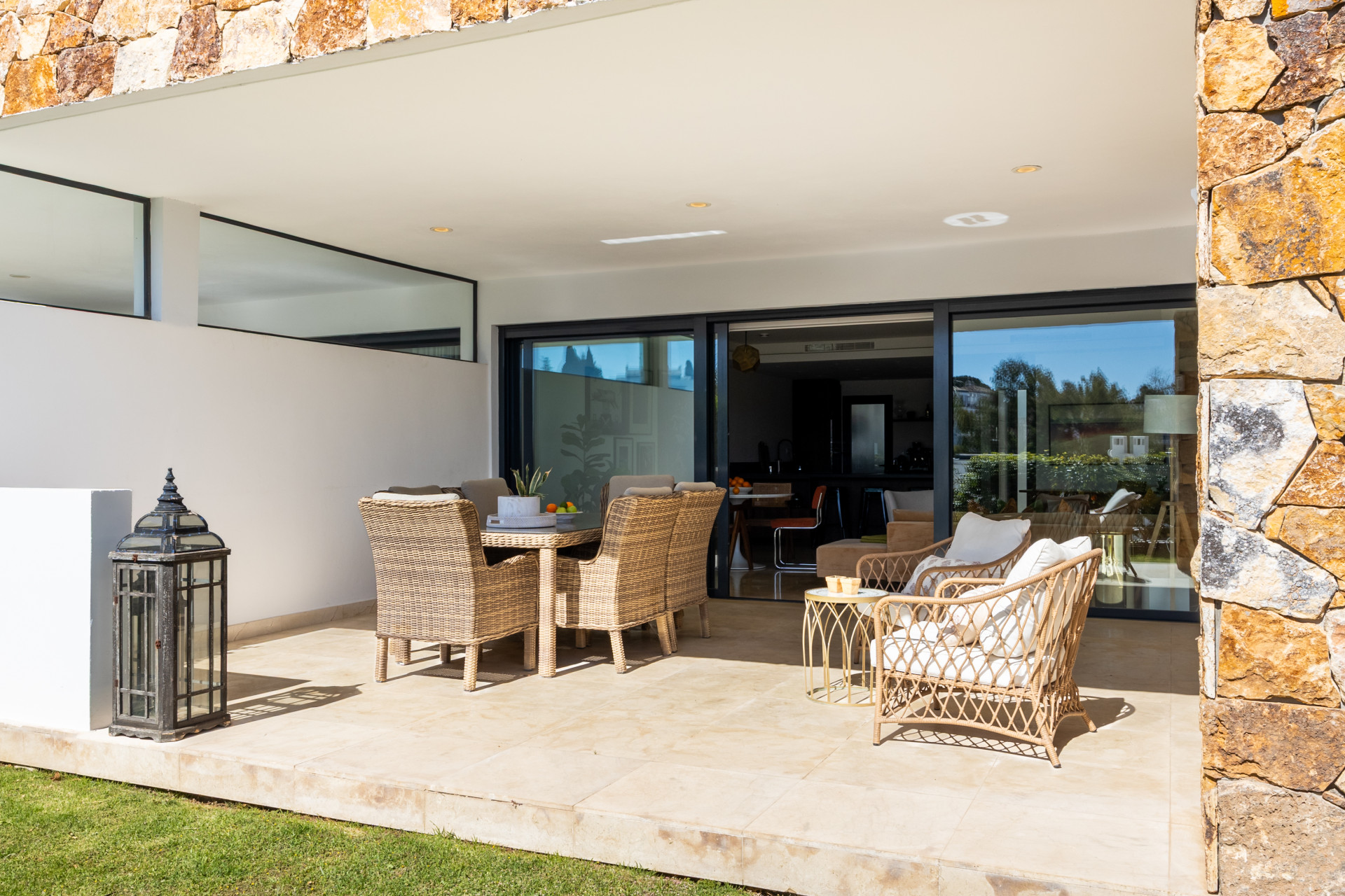Elegant 3-Bedroom Townhouse with Panoramic Views Near Puerto Banús · Photo 28
