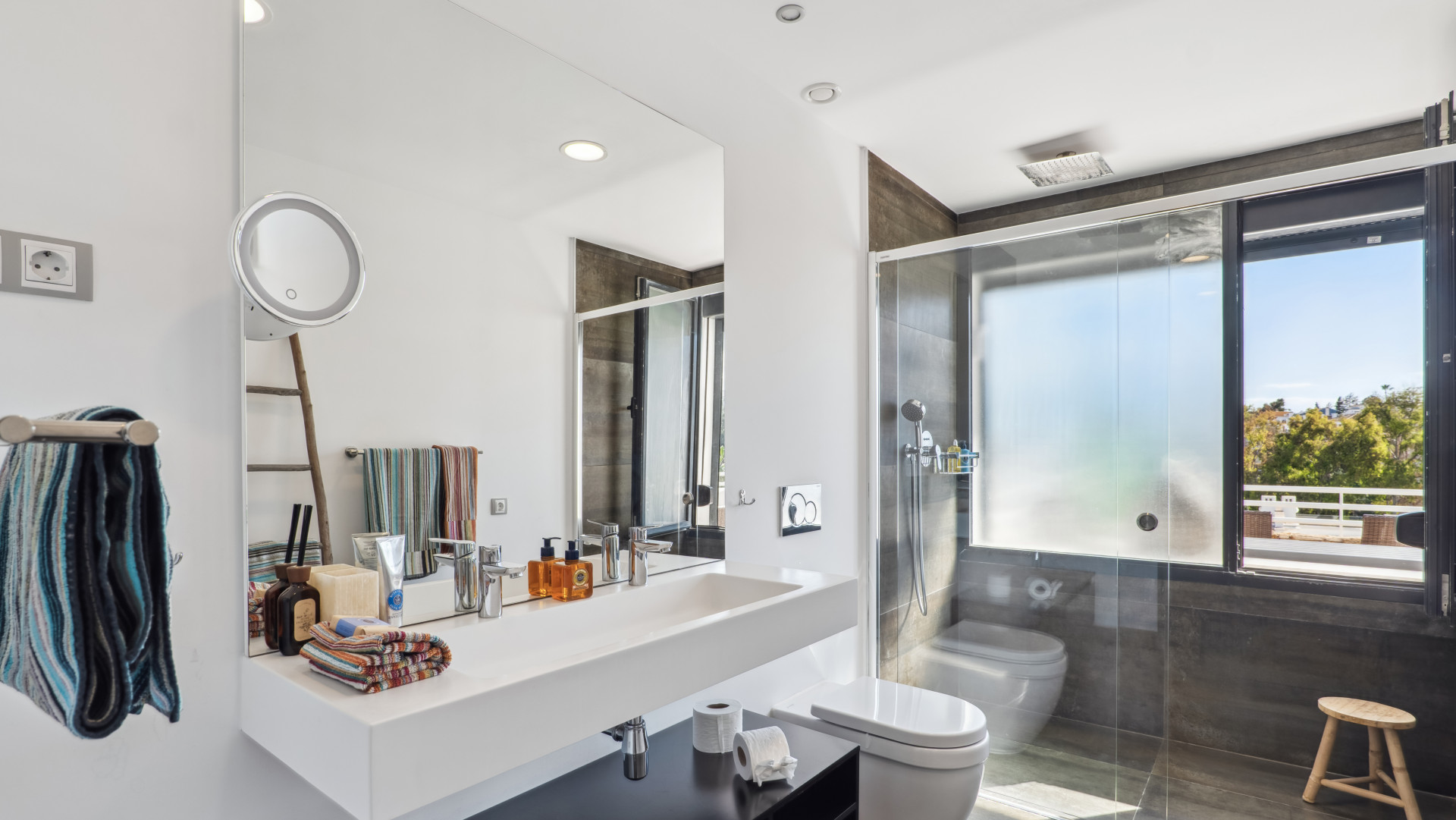 Elegant 3-Bedroom Townhouse with Panoramic Views Near Puerto Banús · Photo 12